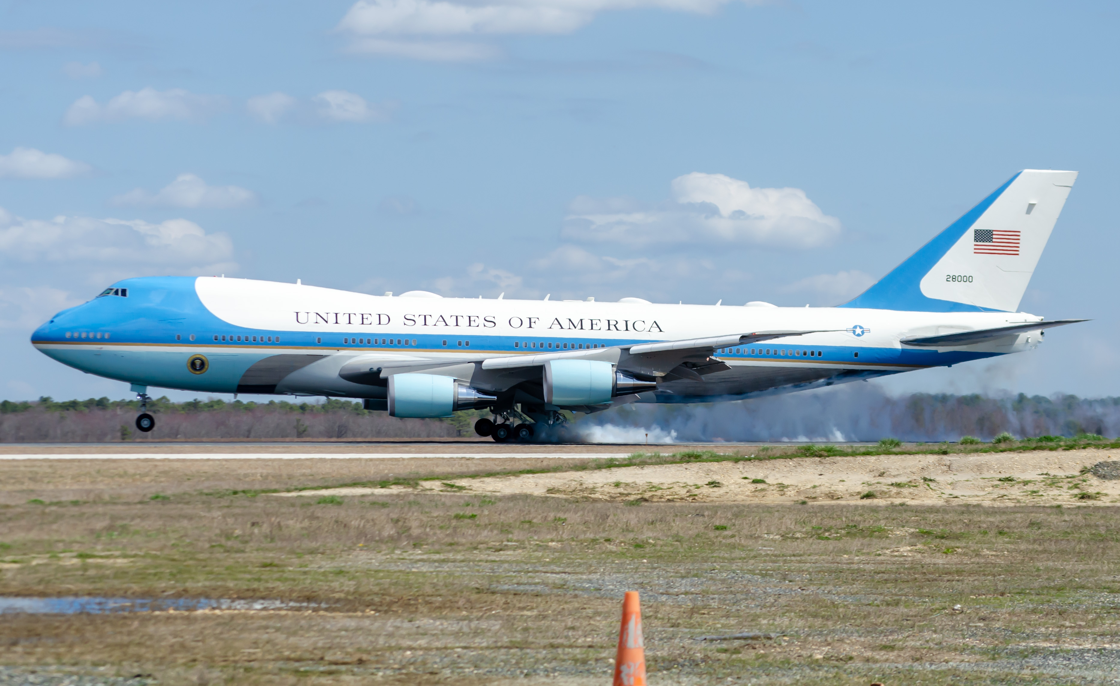Full size: USAF - United States Air Force Boeing VC-25A 82-8000 at Atlantic City International Airport