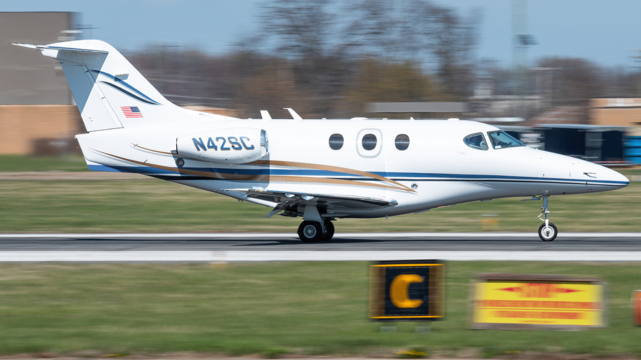 Full size: PRIVATE Beech 390 Premier IA N42SC at Martin State Airport