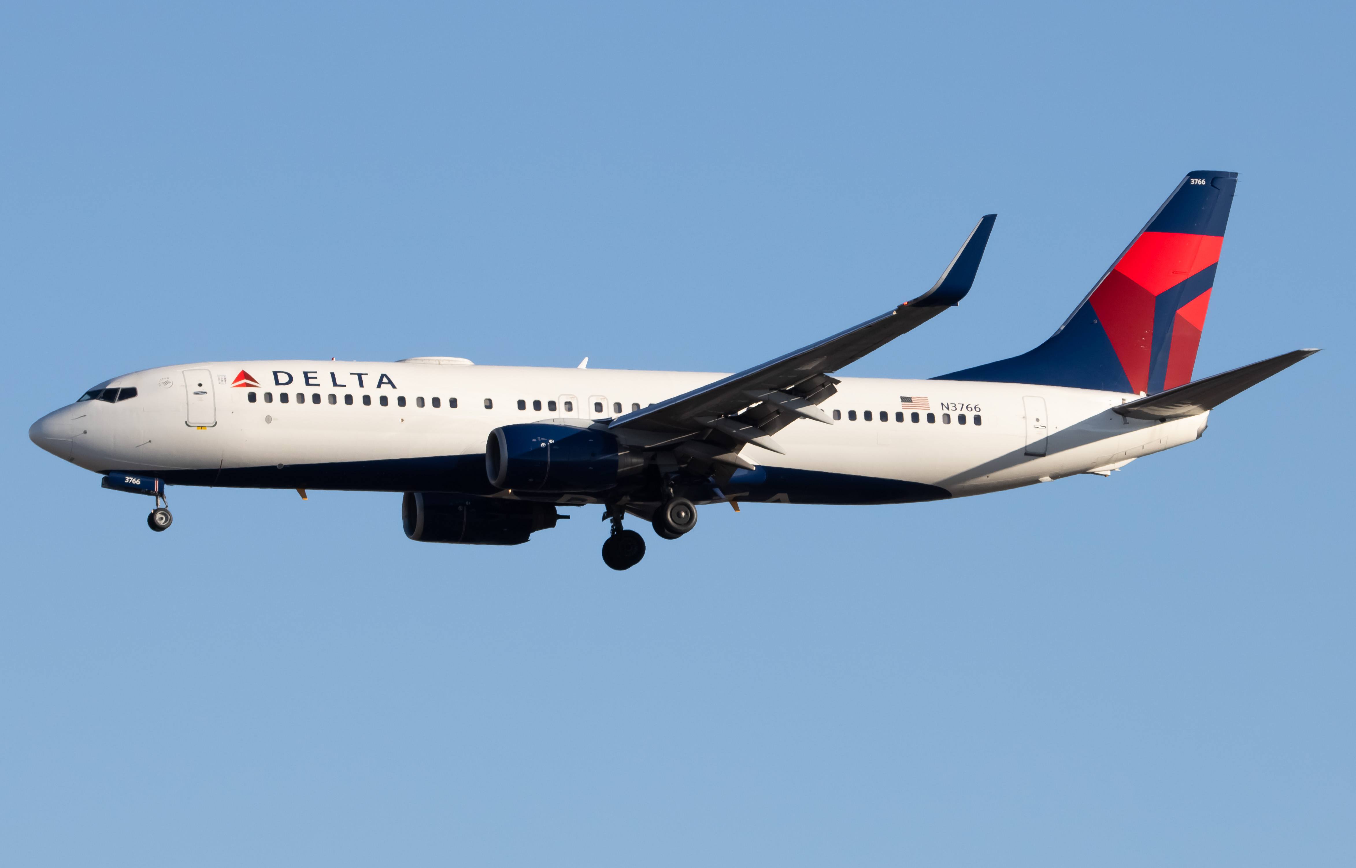 Full size: Delta Airlines Boeing 737-800 N3766 at Newark Liberty International Airport