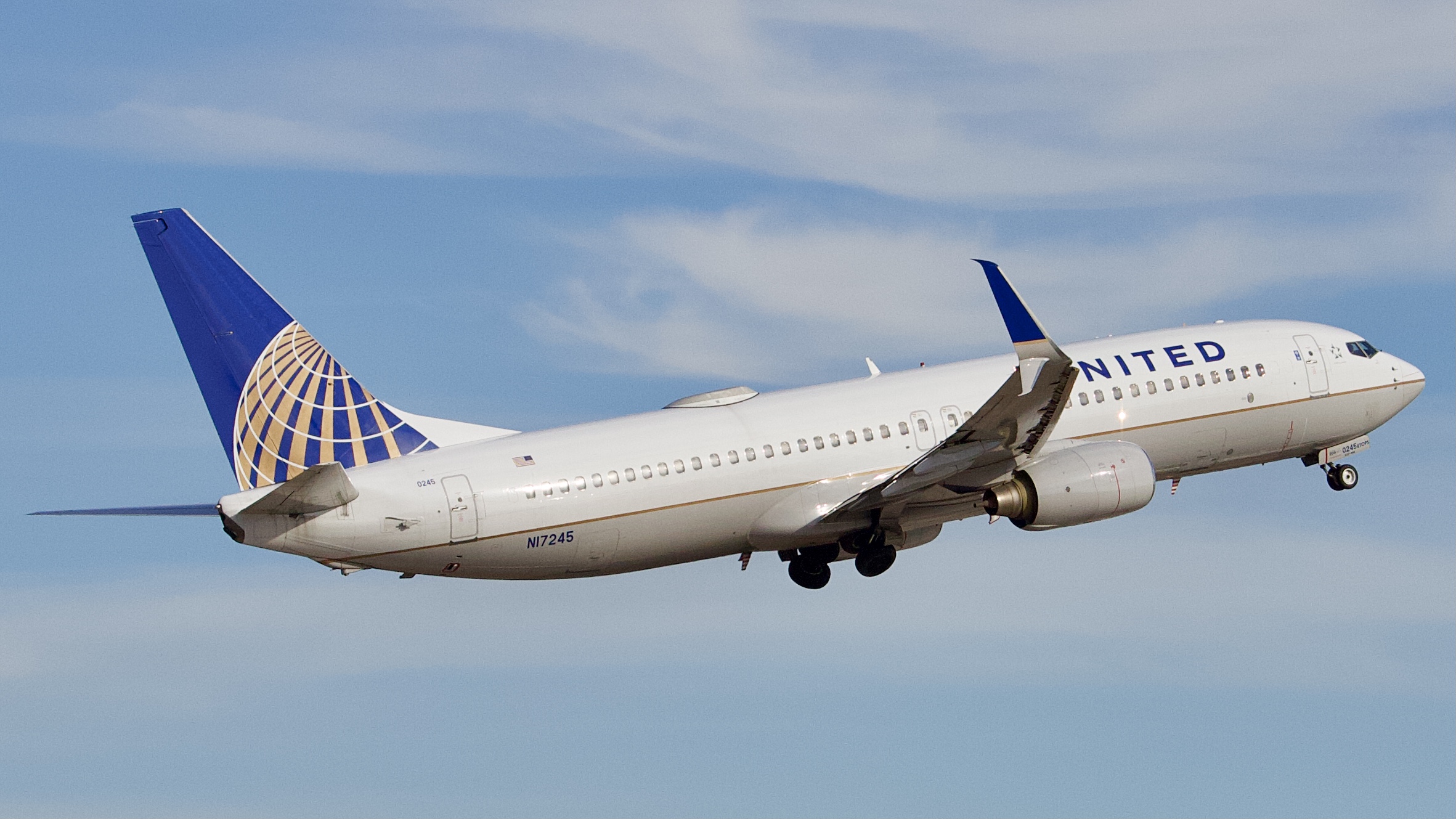 Full size: United Airlines Boeing 737-800 N17245 at Houston-George Bush Intercontinental Airport