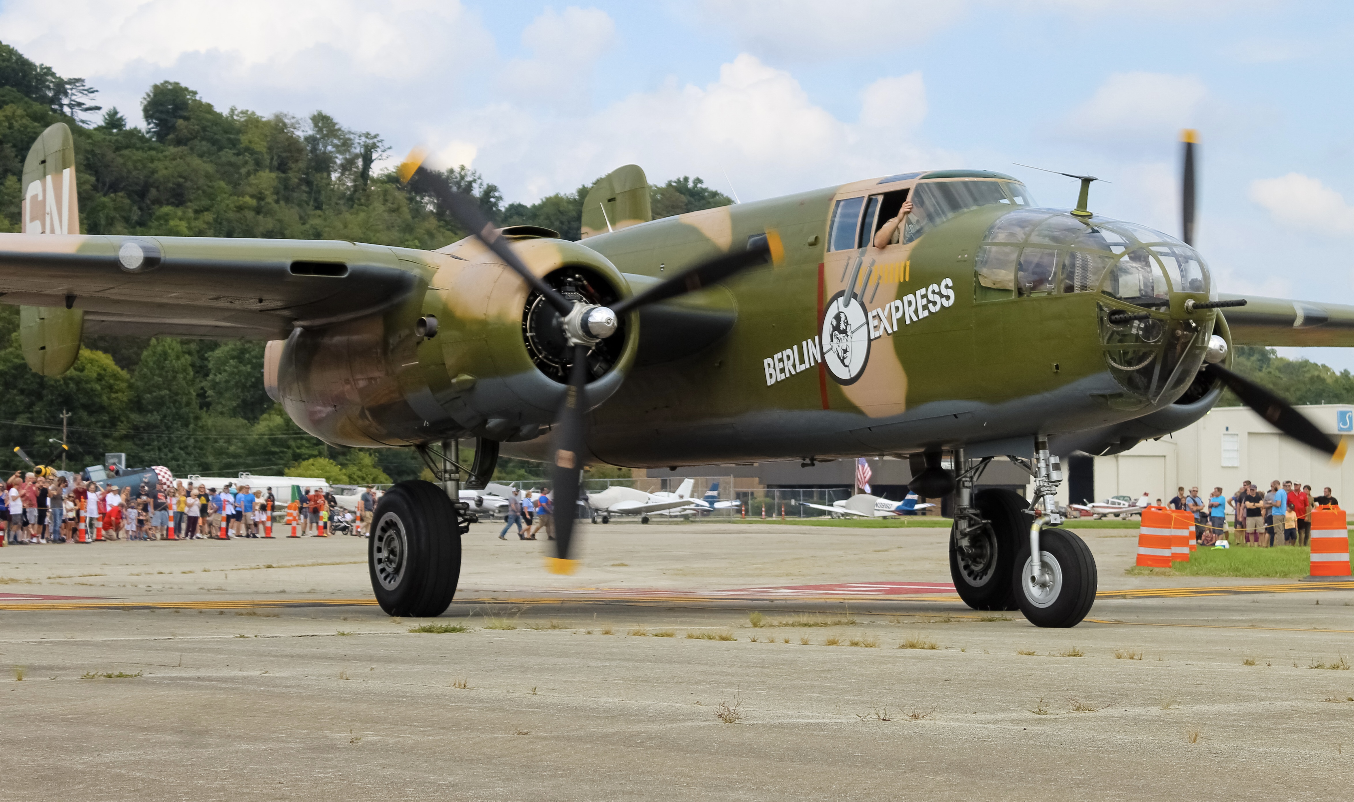 Full size: PRIVATE   North American B-25 Mitchell N10V at Cincinnati Municipal Airport/Lunken Field
