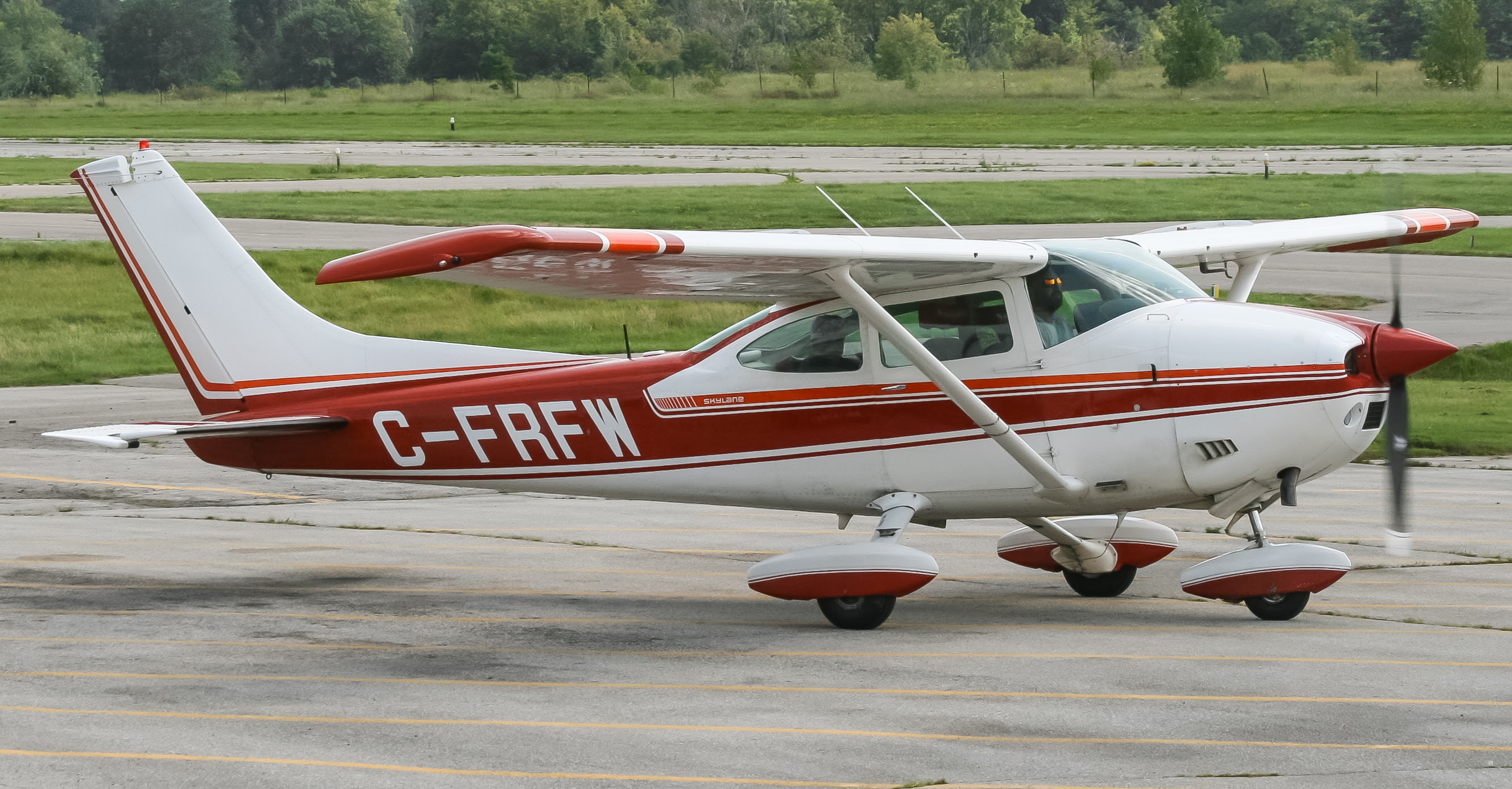 Full size: Private Cessna 182 Skylane C-FRFW at 