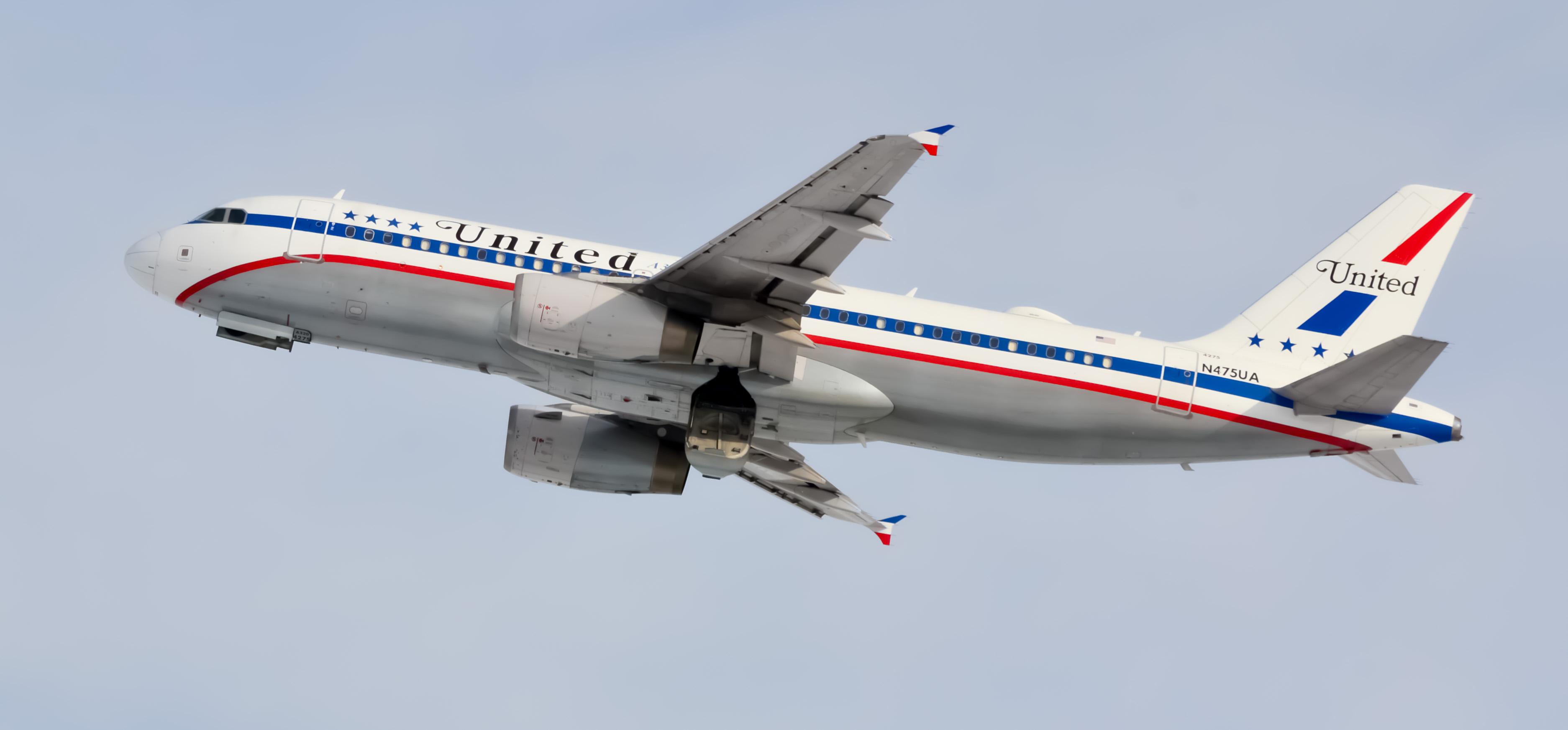 Full size: United Airlines Airbus A320 N475UA at Denver International Airport