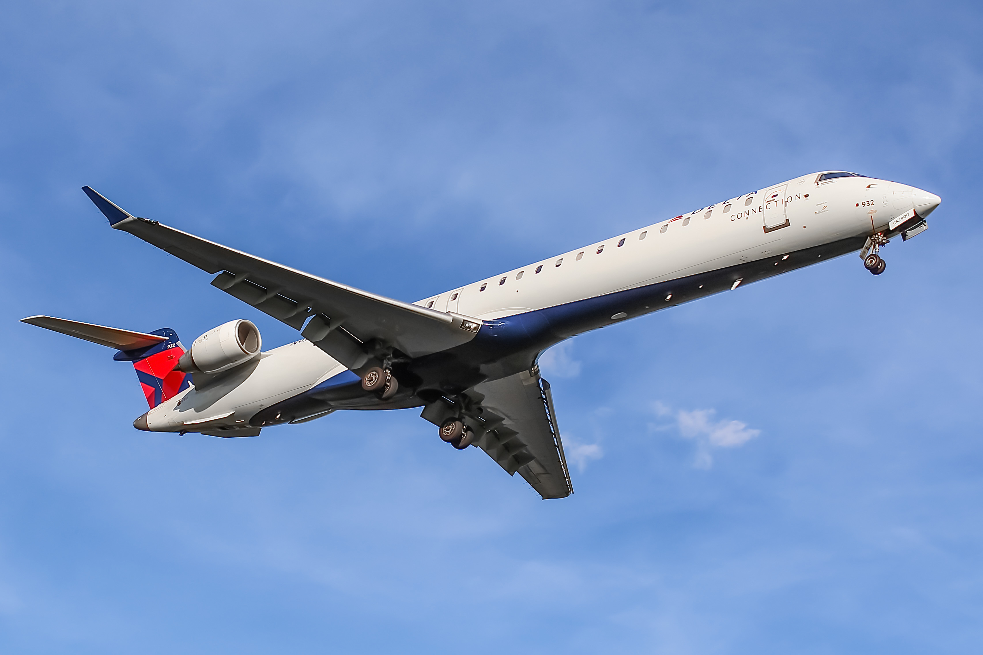 Full size: Delta Connection Mitsubishi CRJ-900 N932XJ at Green Bay-Austin Straubel International Airport