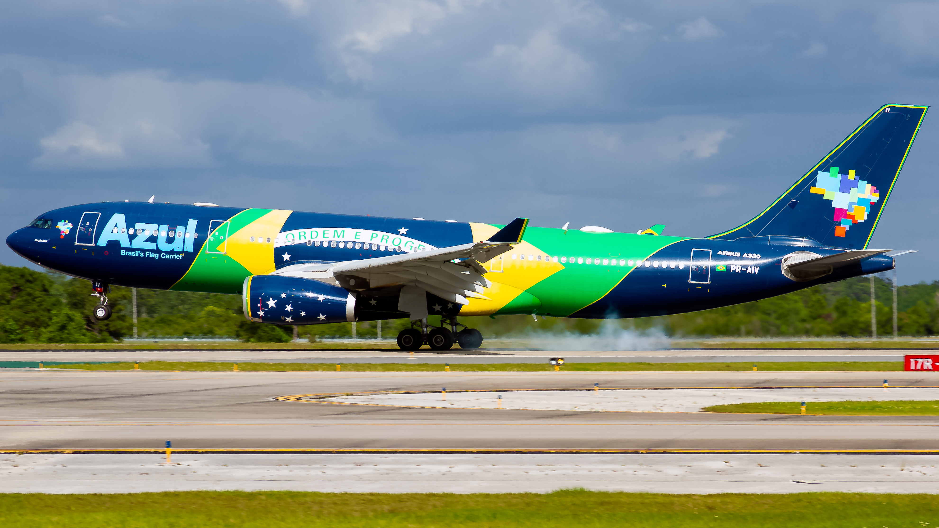 Full size: Azul  Airbus A330-200 PR-AIV at Orlando International Airport