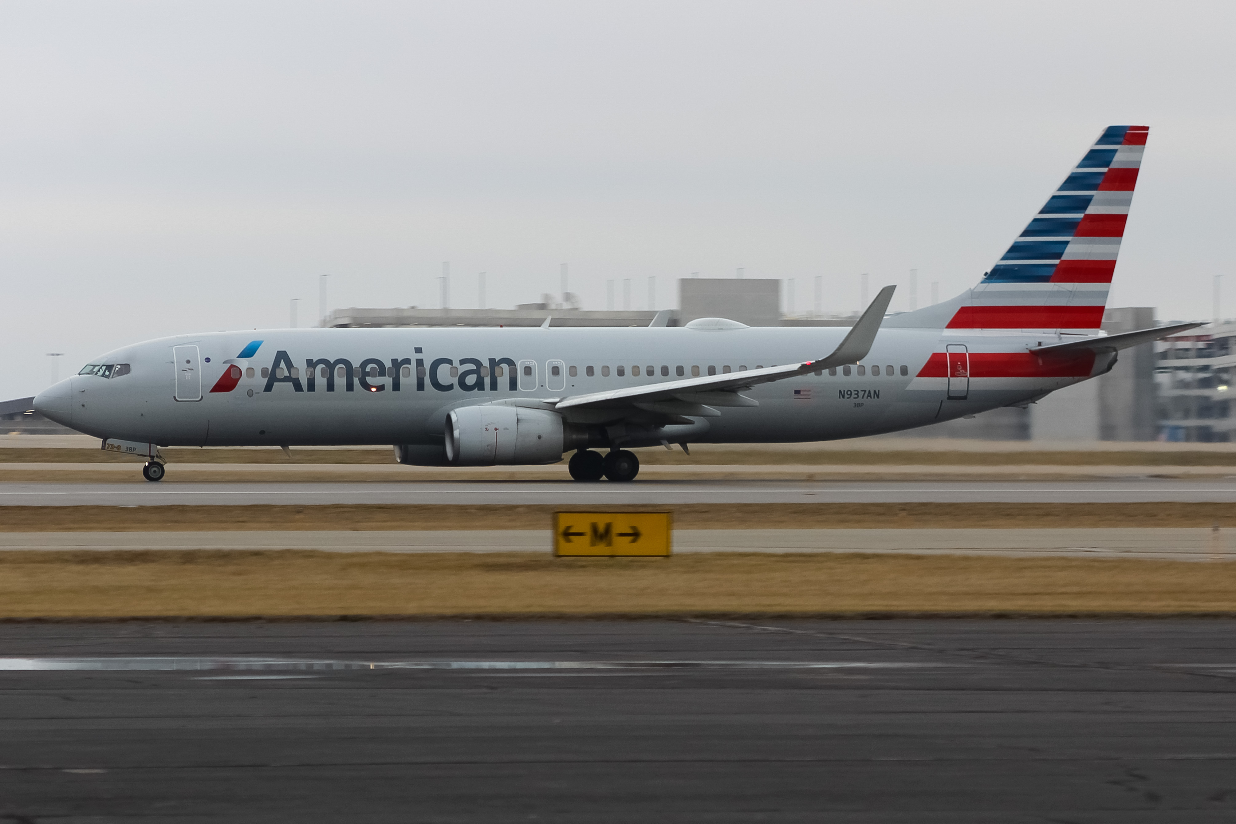 Full size: American Airlines Boeing 737-800 N937AN at Cincinnati/Northern Kentucky International Airport