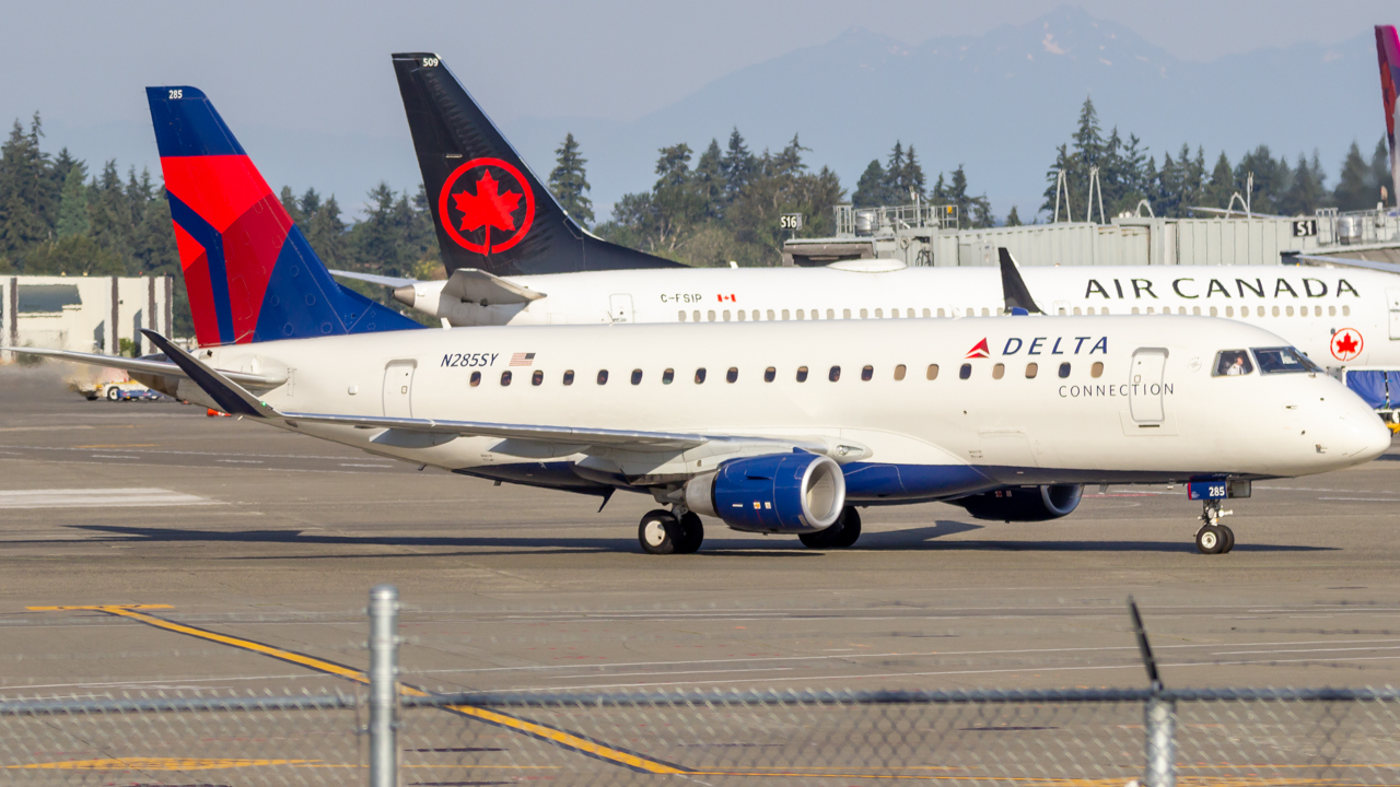 Full size: Delta Connection Embraer E175 N285SY at Seattle-Tacoma International Airport