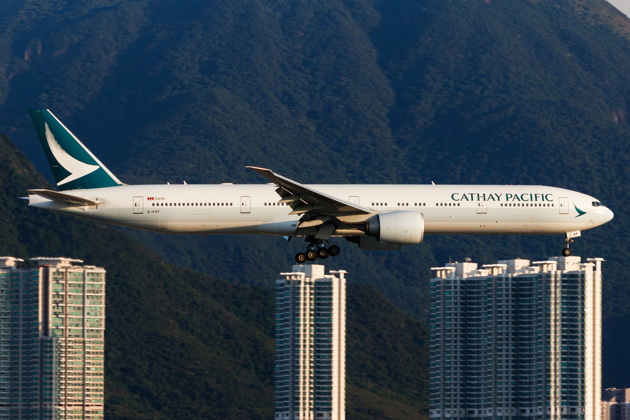Full size: Cathay Pacific Boeing 777-300ER B-KQP at Hong Kong International Airport