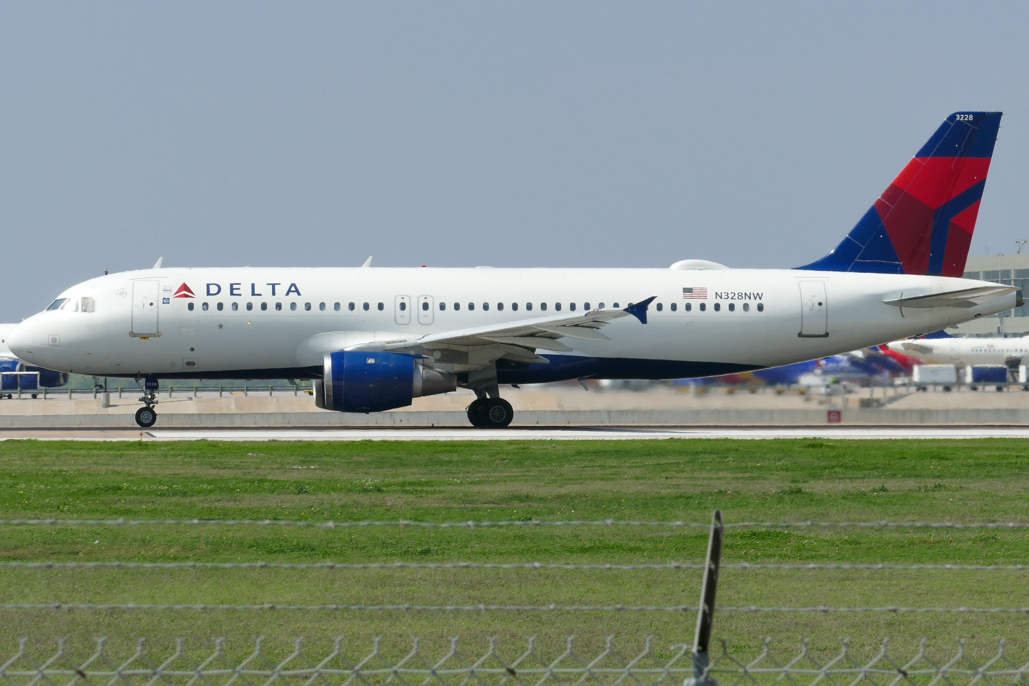 Full size: Delta Airlines Airbus A320 N328NW at Austin-Bergstrom International Airport