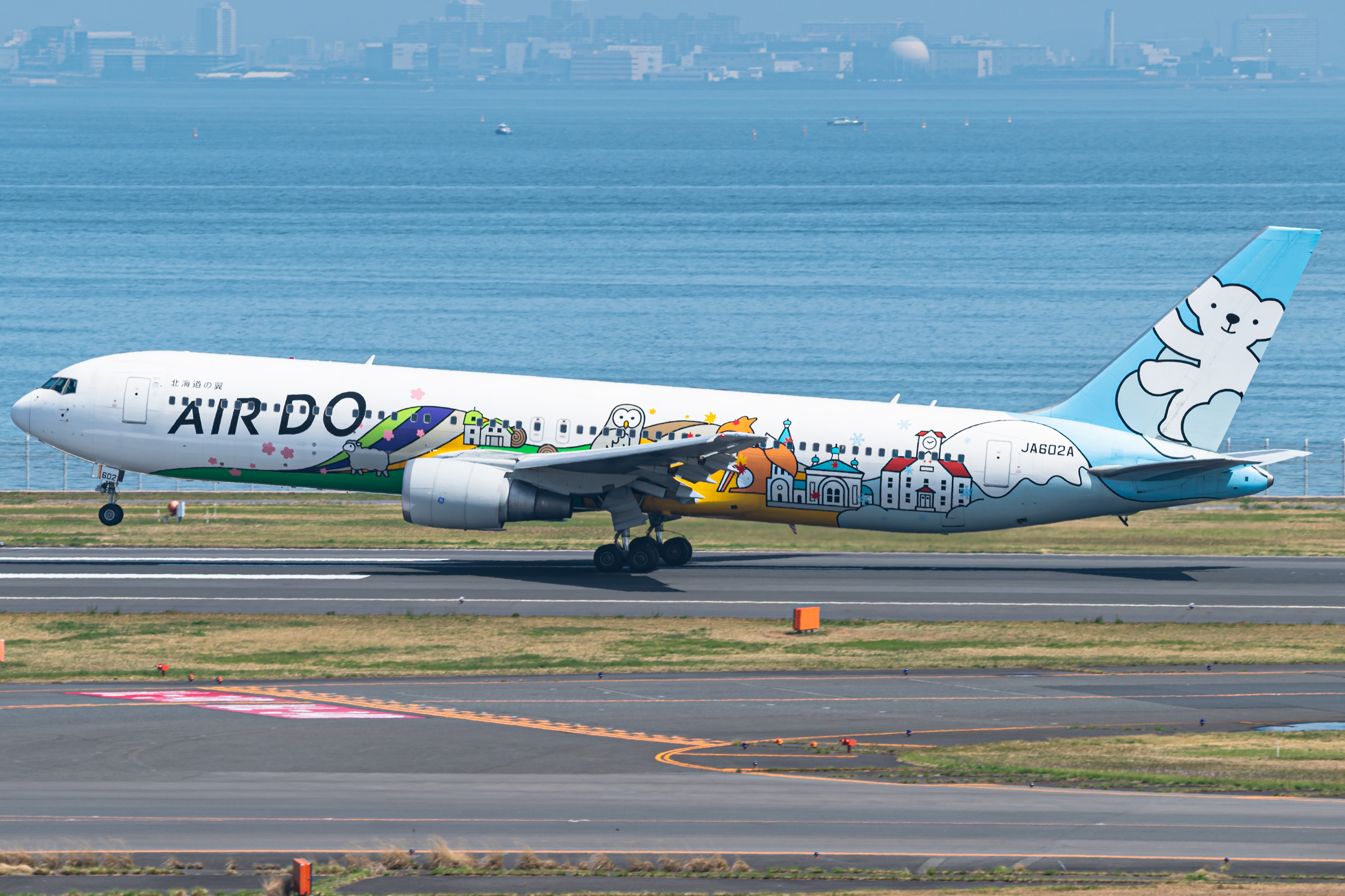 Full size: Air Do Boeing 767-300ER JA602A at Tokyo-Haneda Airport