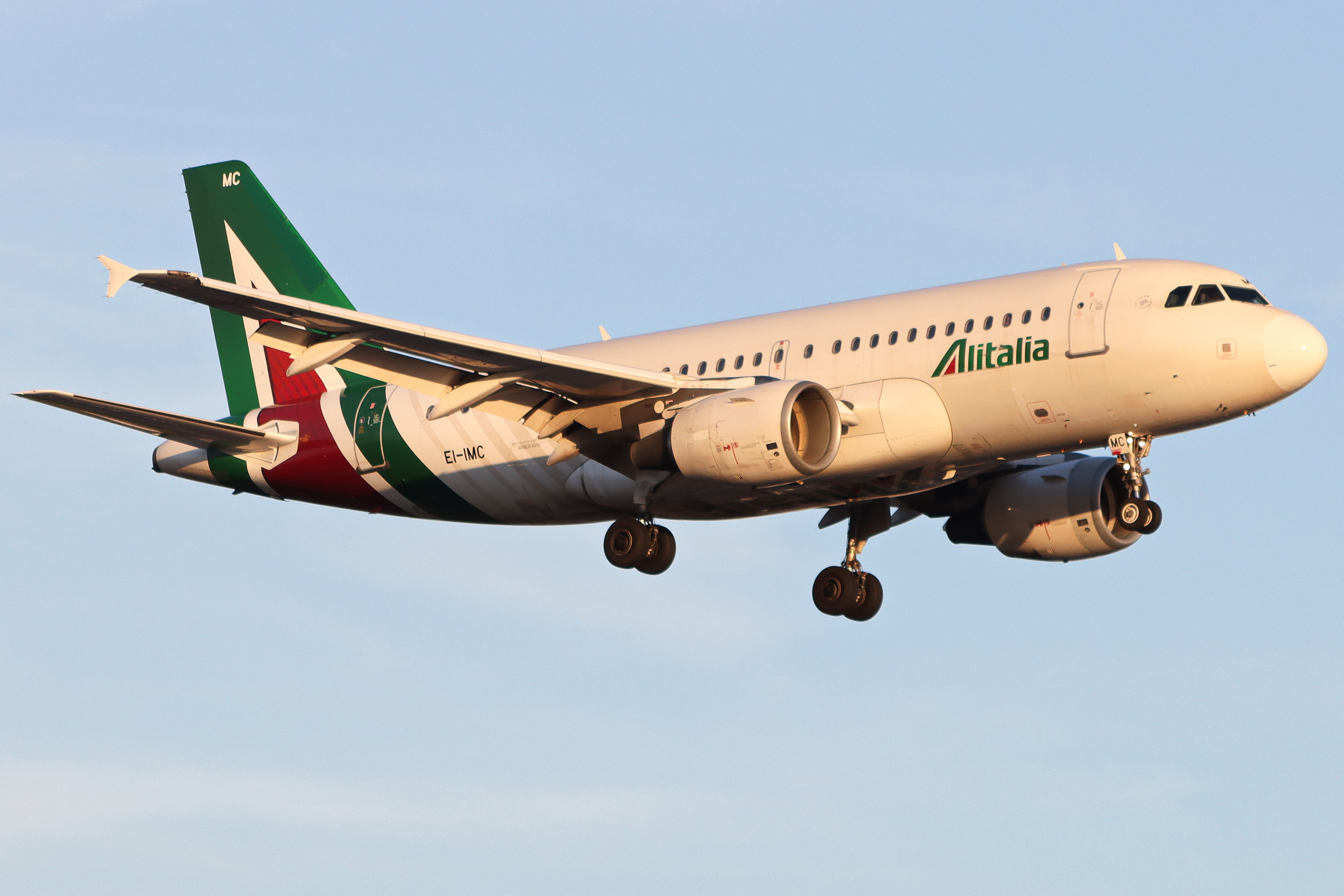 Full size: ITA Airways Airbus A319 EI-EMC at London Heathrow International Airport