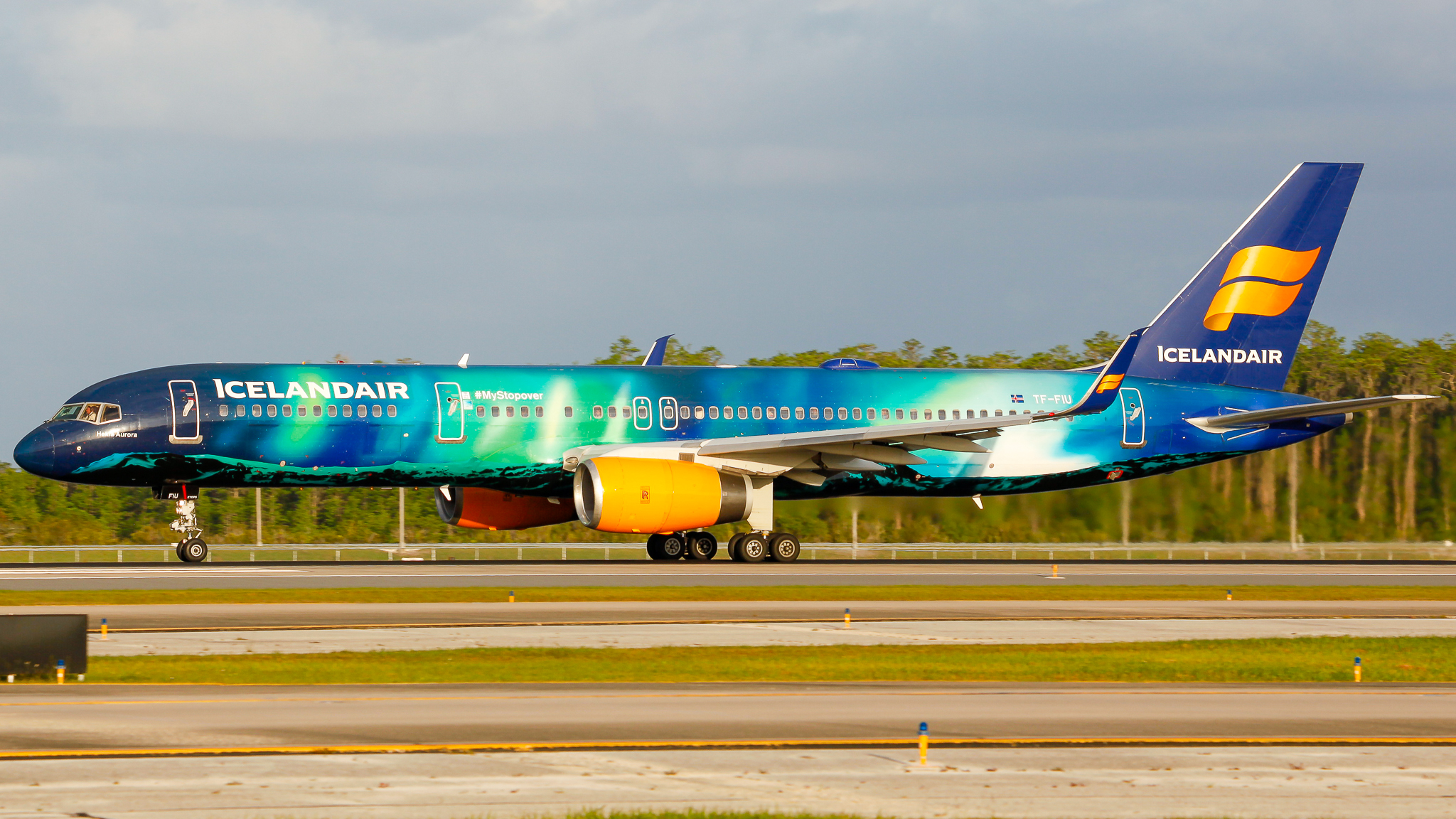 Full size: Icelandair  Boeing 757-200 TF-FIU at Orlando International Airport