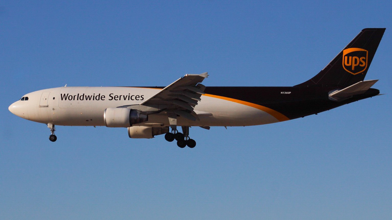 Full size: United Parcel Service Airbus A300-600 N136UP at Harry Reid International Airport