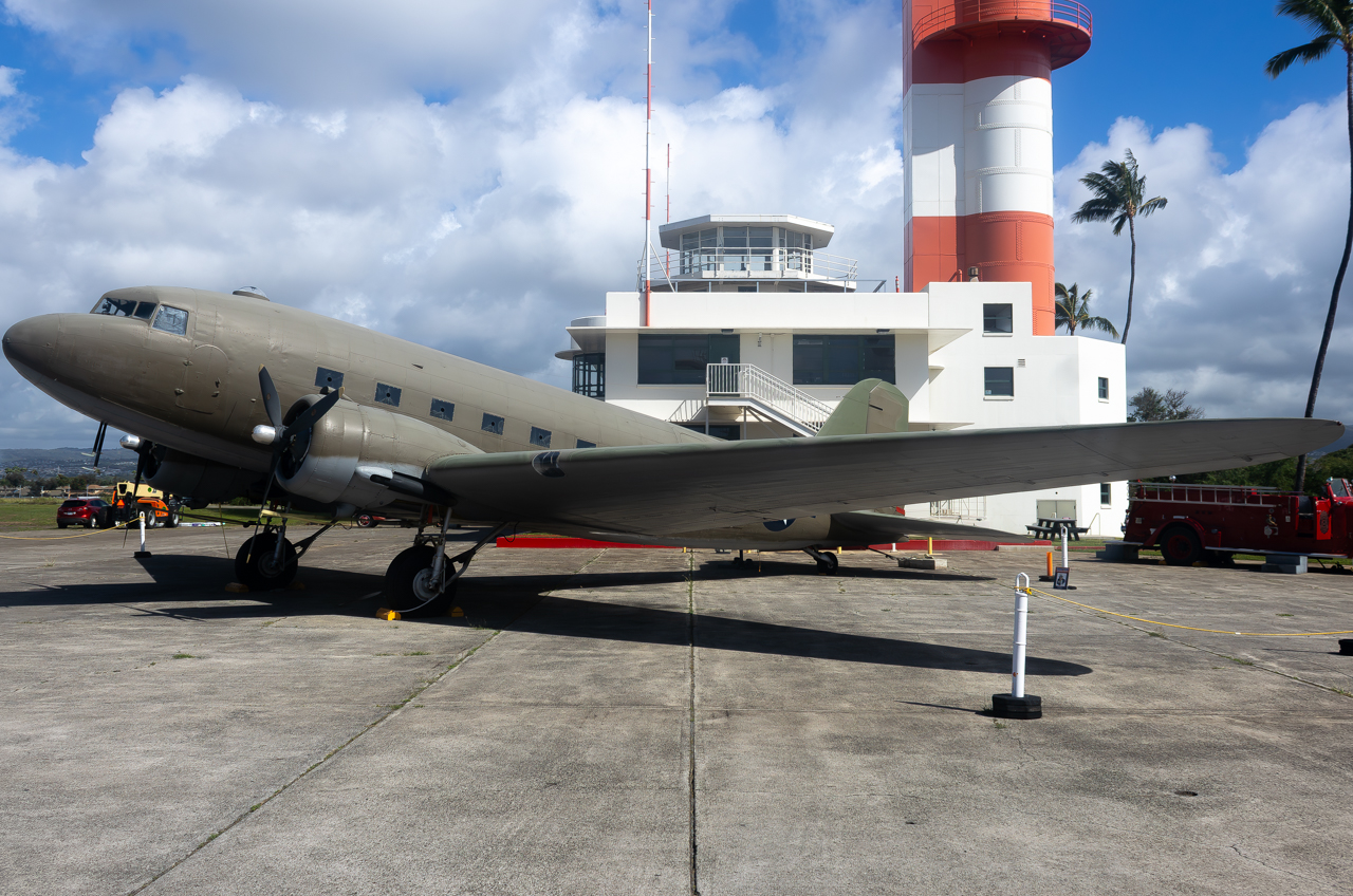Full size: PRIVATE McDonnell Douglas DC-3C 18949 at 