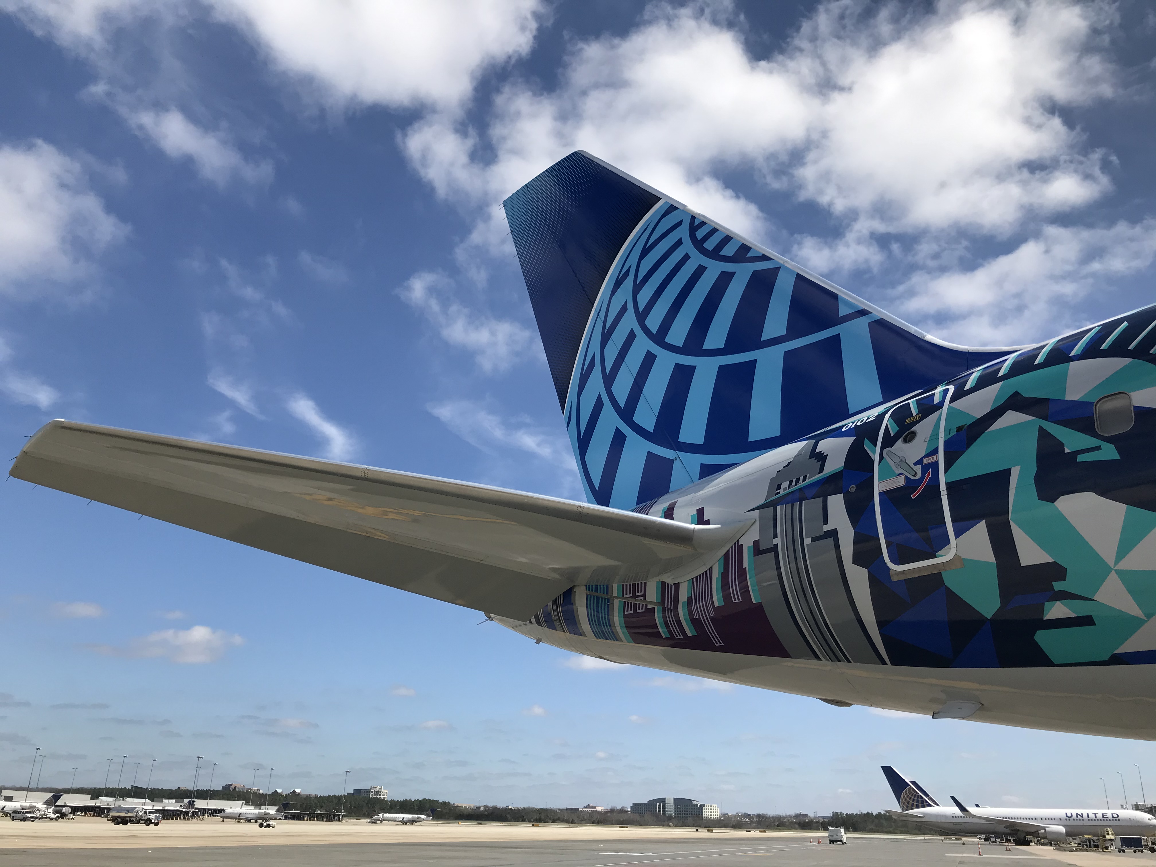 Full size: United Airlines Boeing 757-200 N14102 at Washington Dulles International Airport