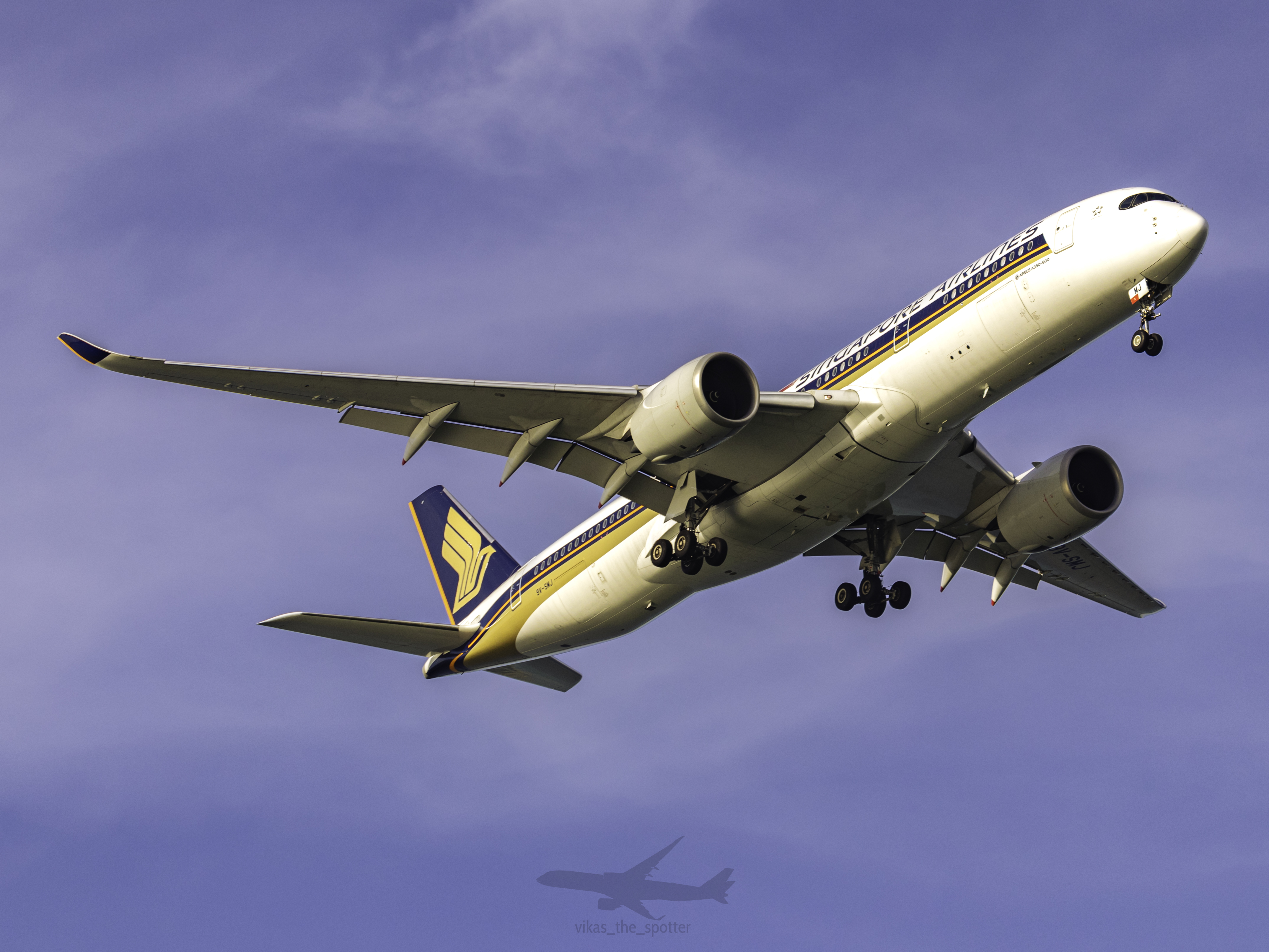 Full size: Singapore Airlines Airbus A350-900 9V-SMJ at Singapore-Changi Airport