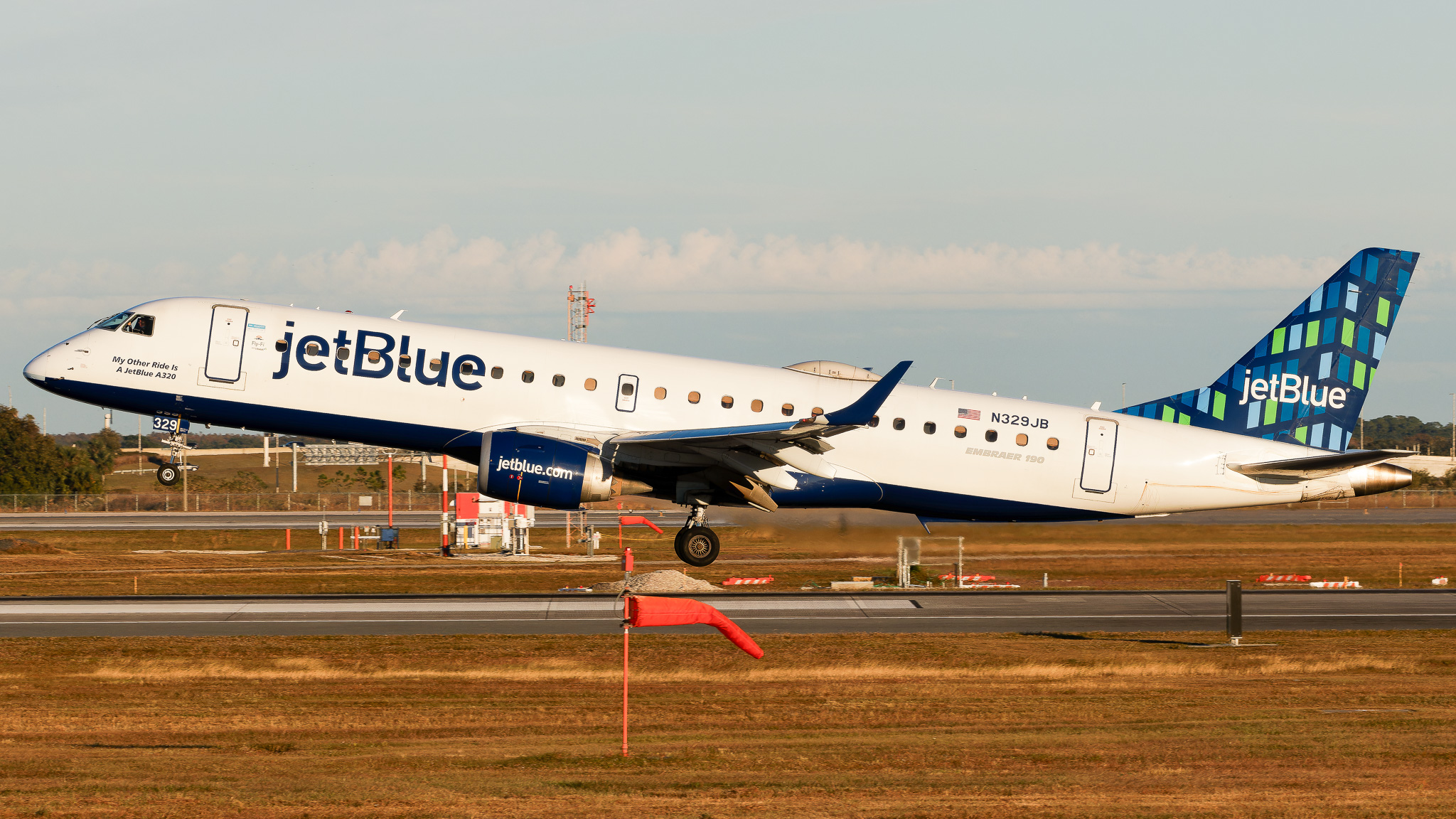 Full size: JetBlue Airways Embraer E190AR N329JB at Orlando International Airport