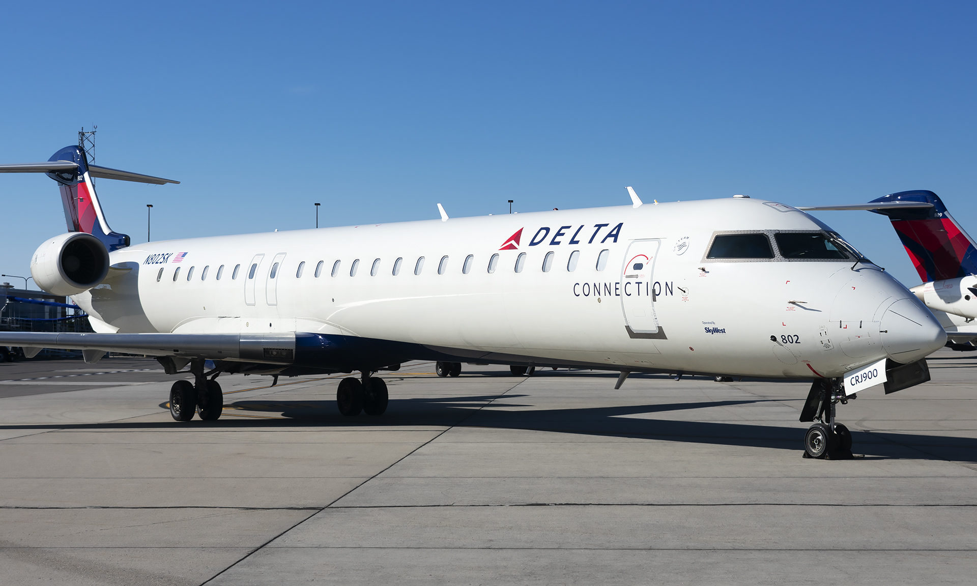 Full size: Delta Airlines Mitsubishi CRJ-900 N802SK at Salt Lake City International Airport