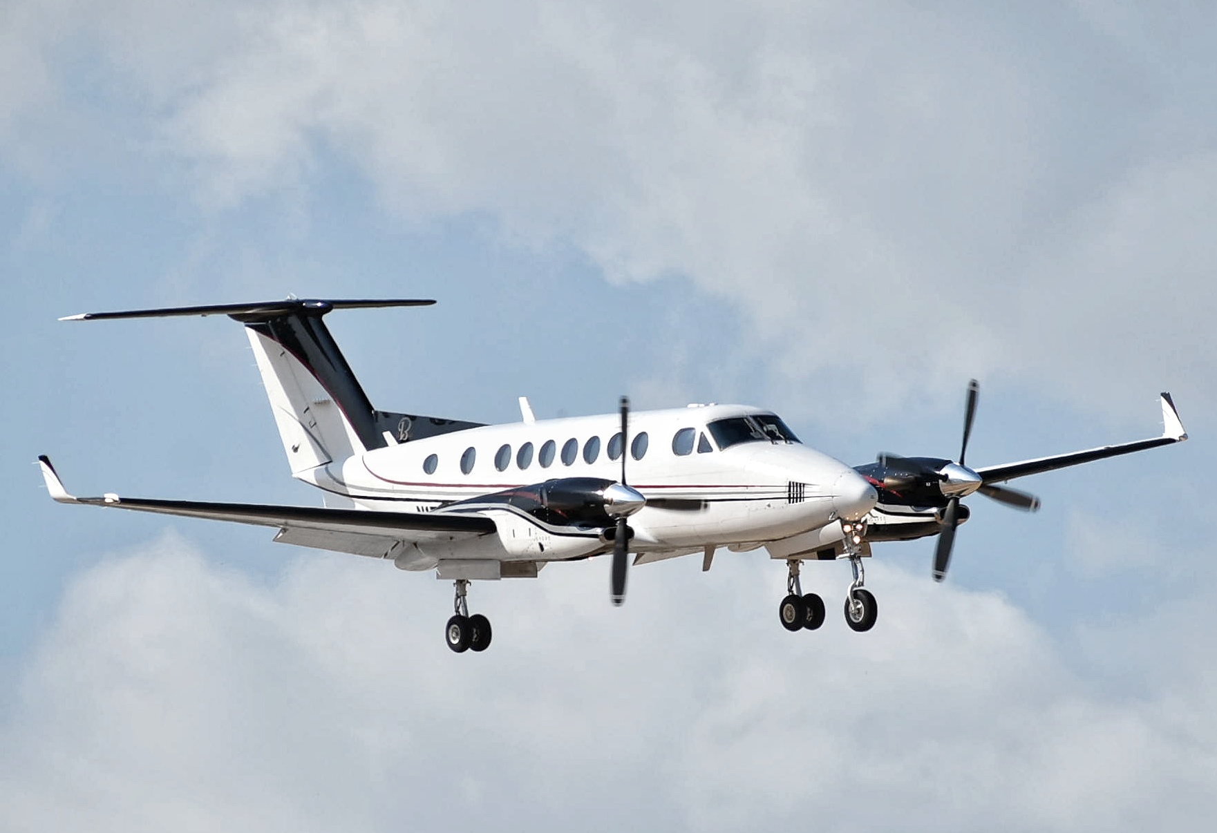 Full size: West Coast Air Beechcraft King Air 350 N17WC at Aeropuerto de Cabo San Lucas Internacional