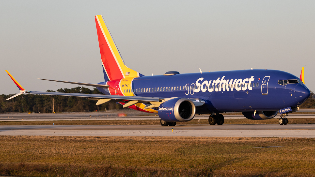 Full size: Southwest Airlines Boeing 737 MAX 8 N8719Q at Orlando International Airport