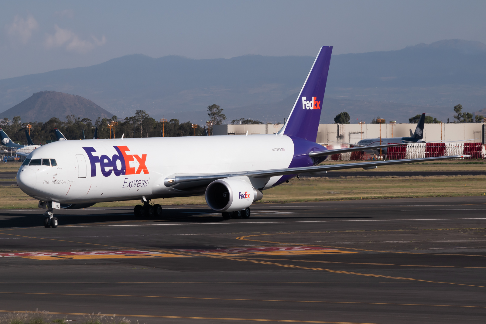 Full size: FedEx Boeing 767-300F N272FE at Mexico City International Airport