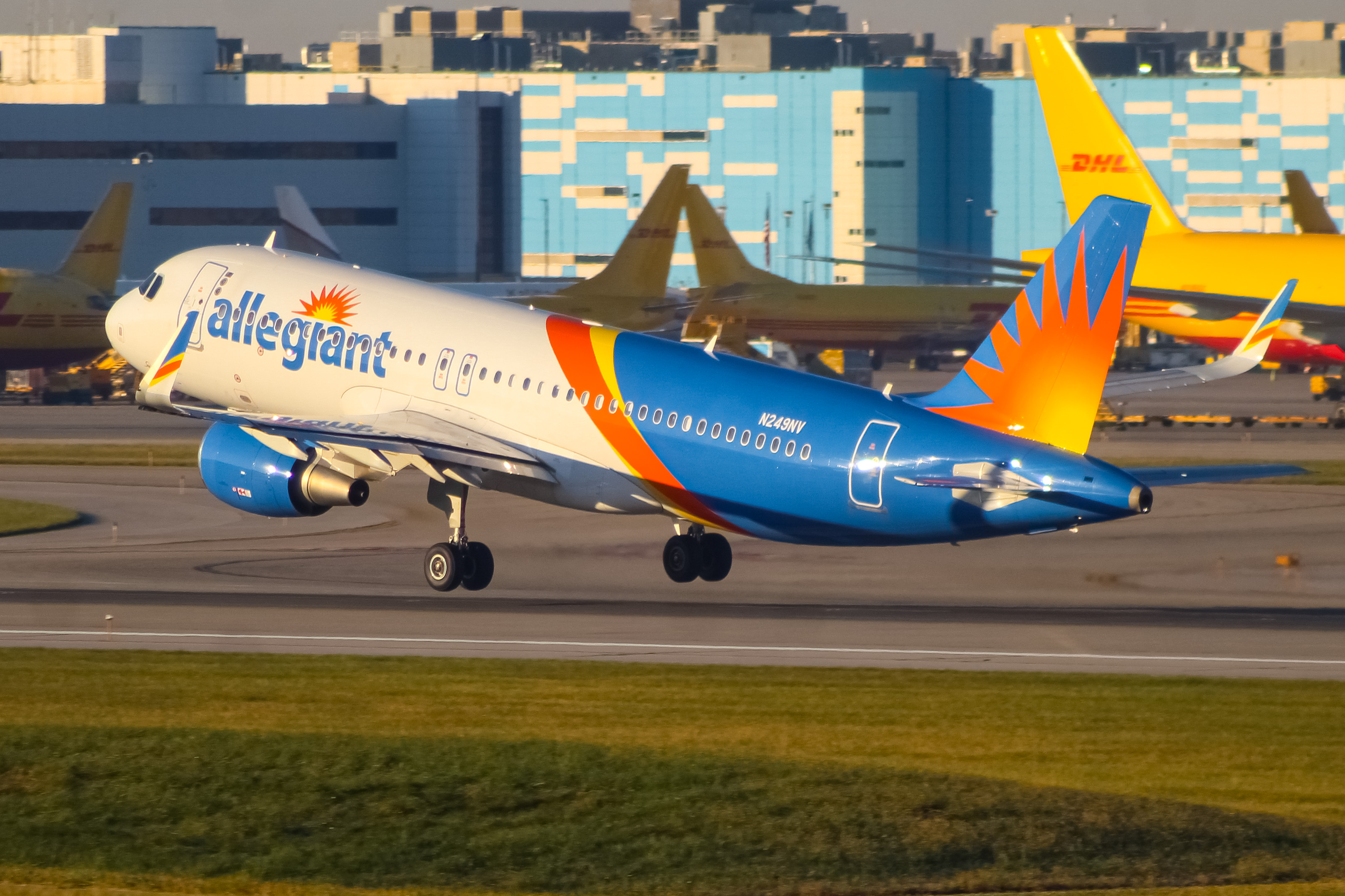 Full size: Allegiant Air Airbus A320 N249NV at Cincinnati/Northern Kentucky International Airport