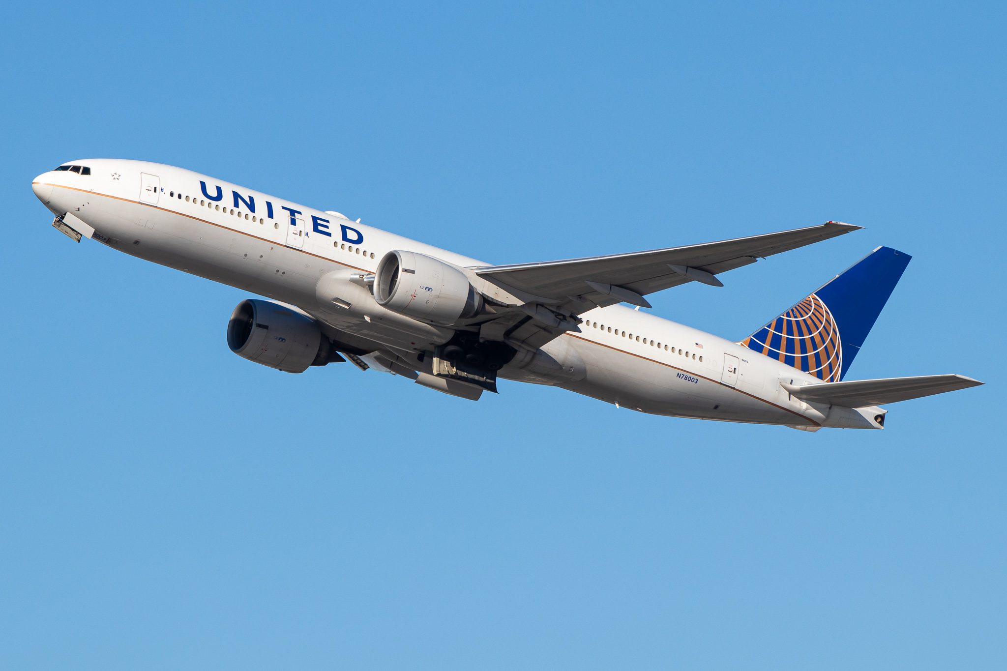 Full size: United Airlines  Boeing 777-200ER  N78003 at Los Angeles International Airport