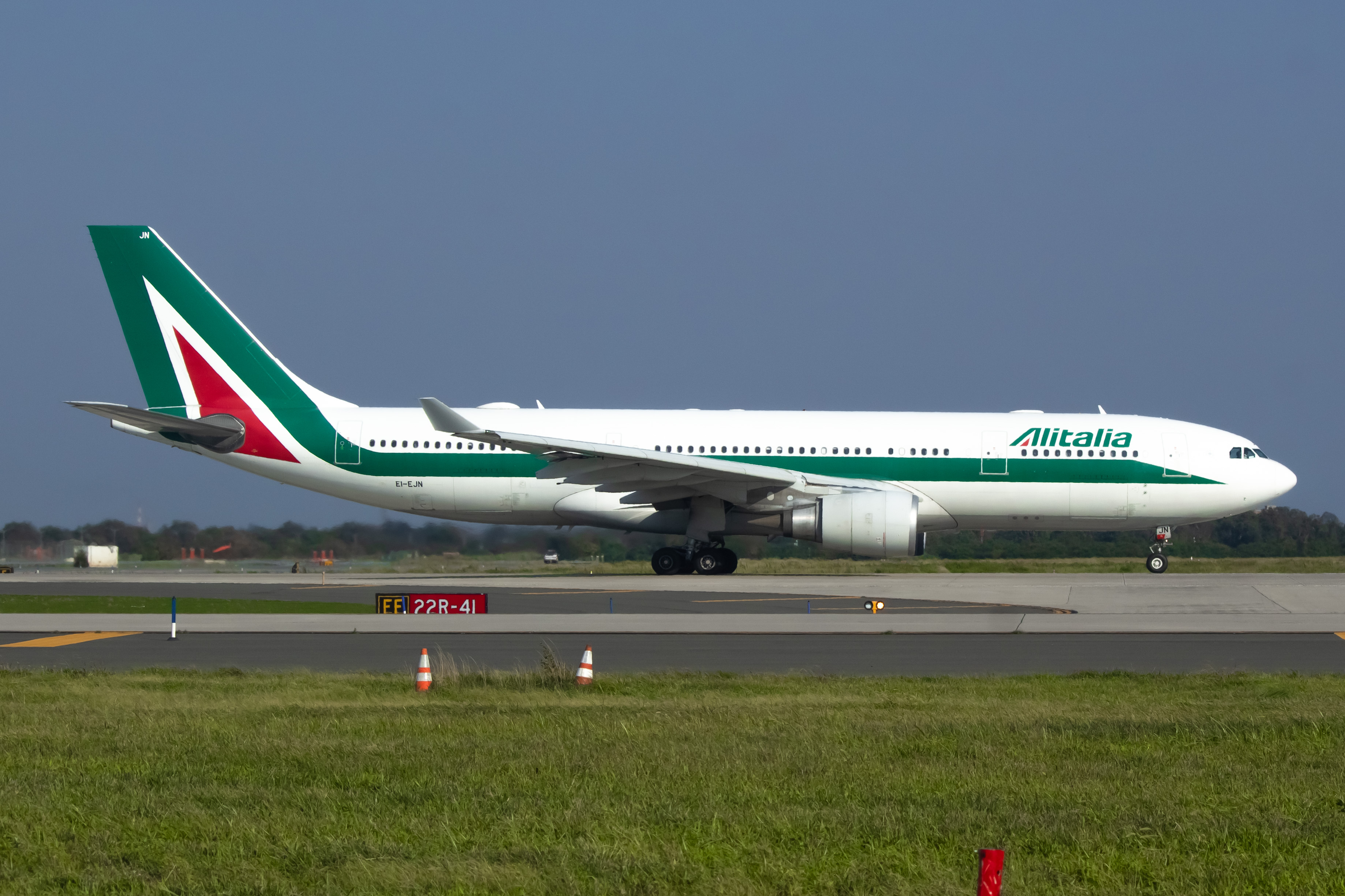 Full size: Alitalia Airbus A330-202 EI-EJN at John F. Kennedy International Airport