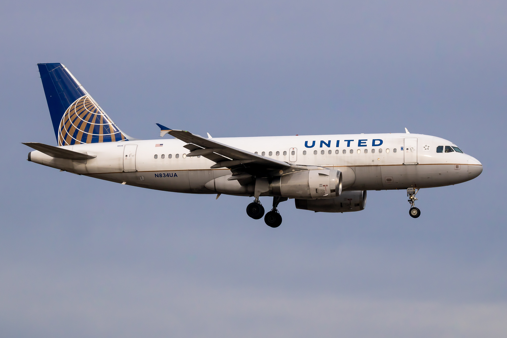 Full size: United Airlines Airbus A319 N834UA at Boise Air Terminal/Gowen Field