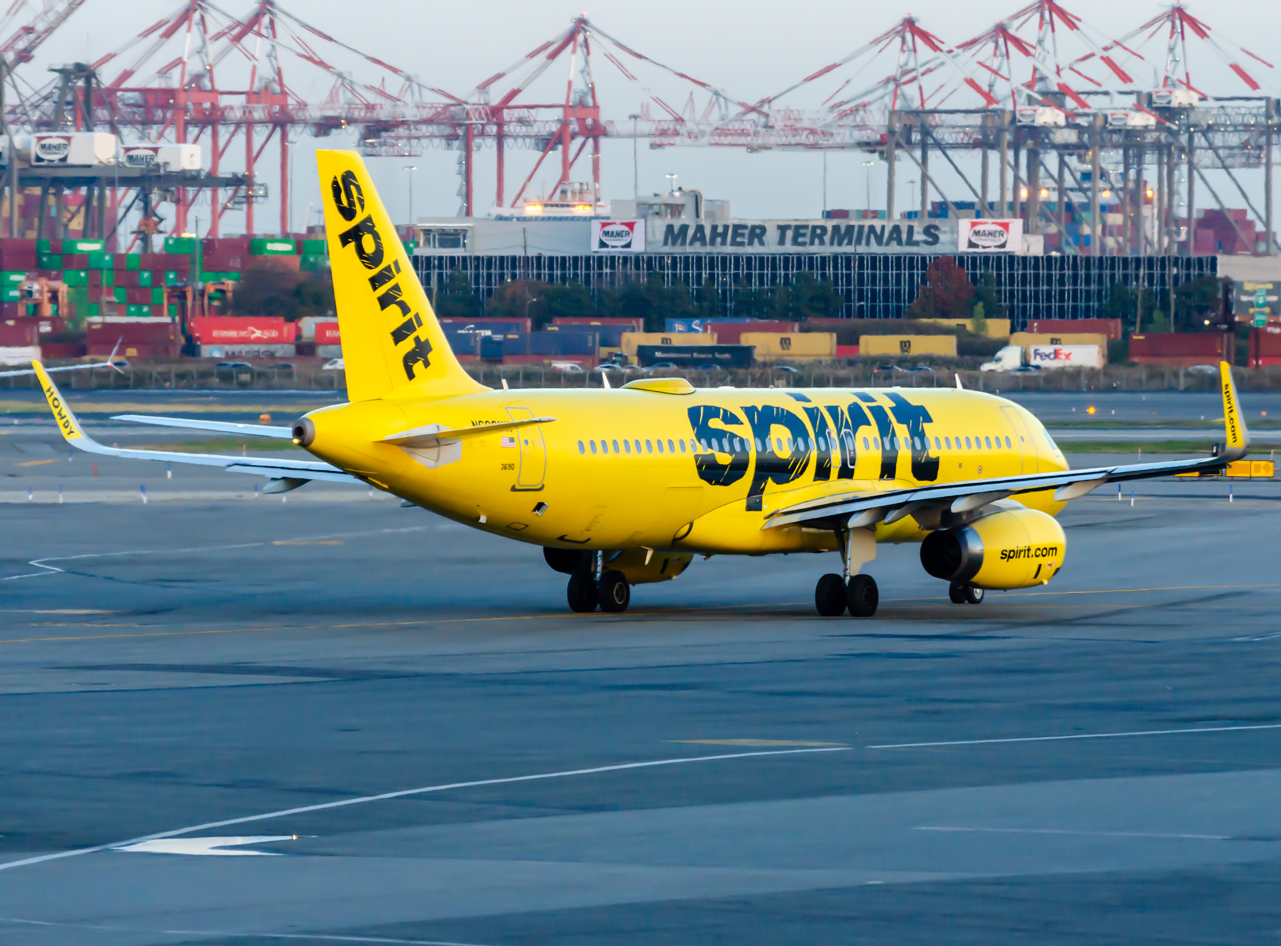 Full size: Spirit Airlines Airbus A320 N690NK at Newark Liberty International Airport