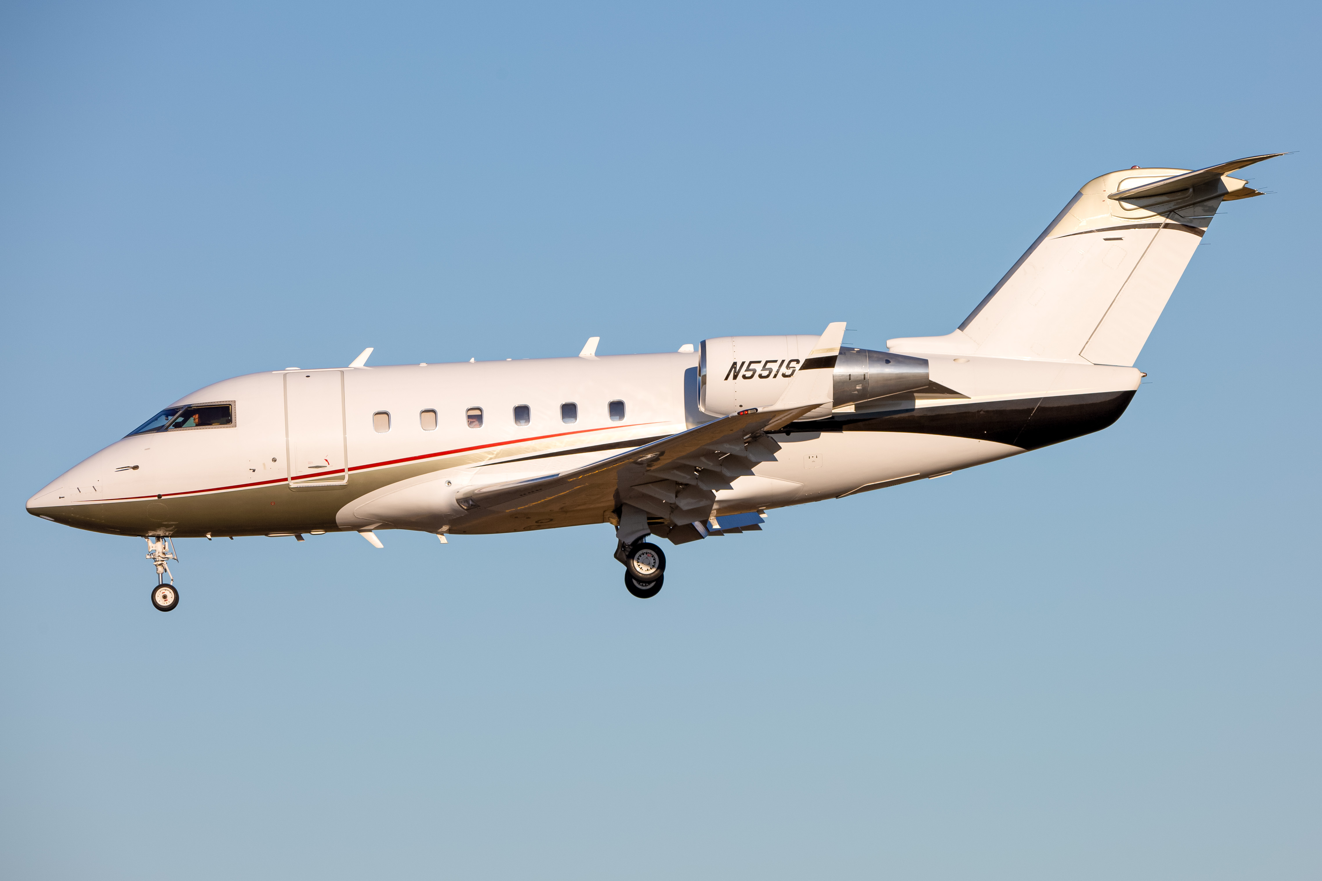 Full size: PRIVATE Bombardier Challenger 601 N551SD at Baltimore/Washington International Thurgood Marshall Airport