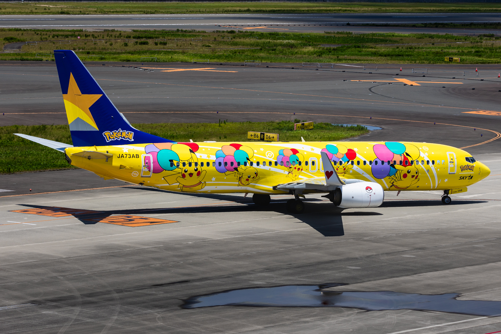 Full size: SkyMark Boeing 737-800 JA73AB at Nagoya Chubu Centrair International Airport