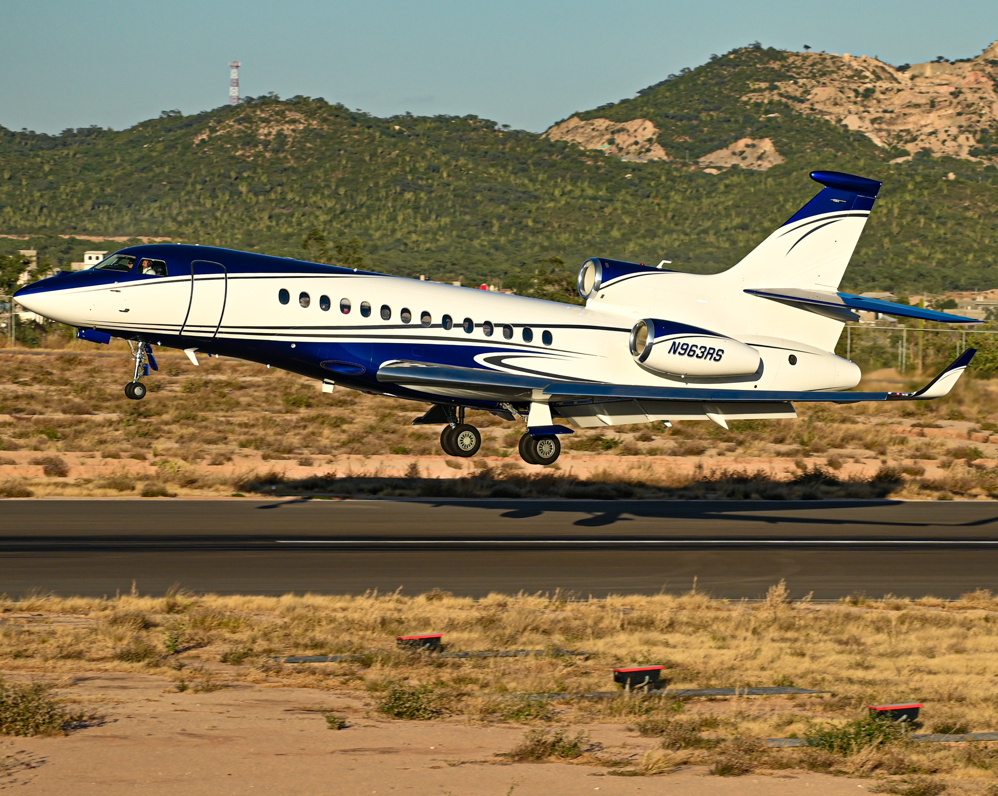 Full size: PRIVATE Dassault Falcon 7X N963RS at Aeropuerto de Cabo San Lucas Internacional
