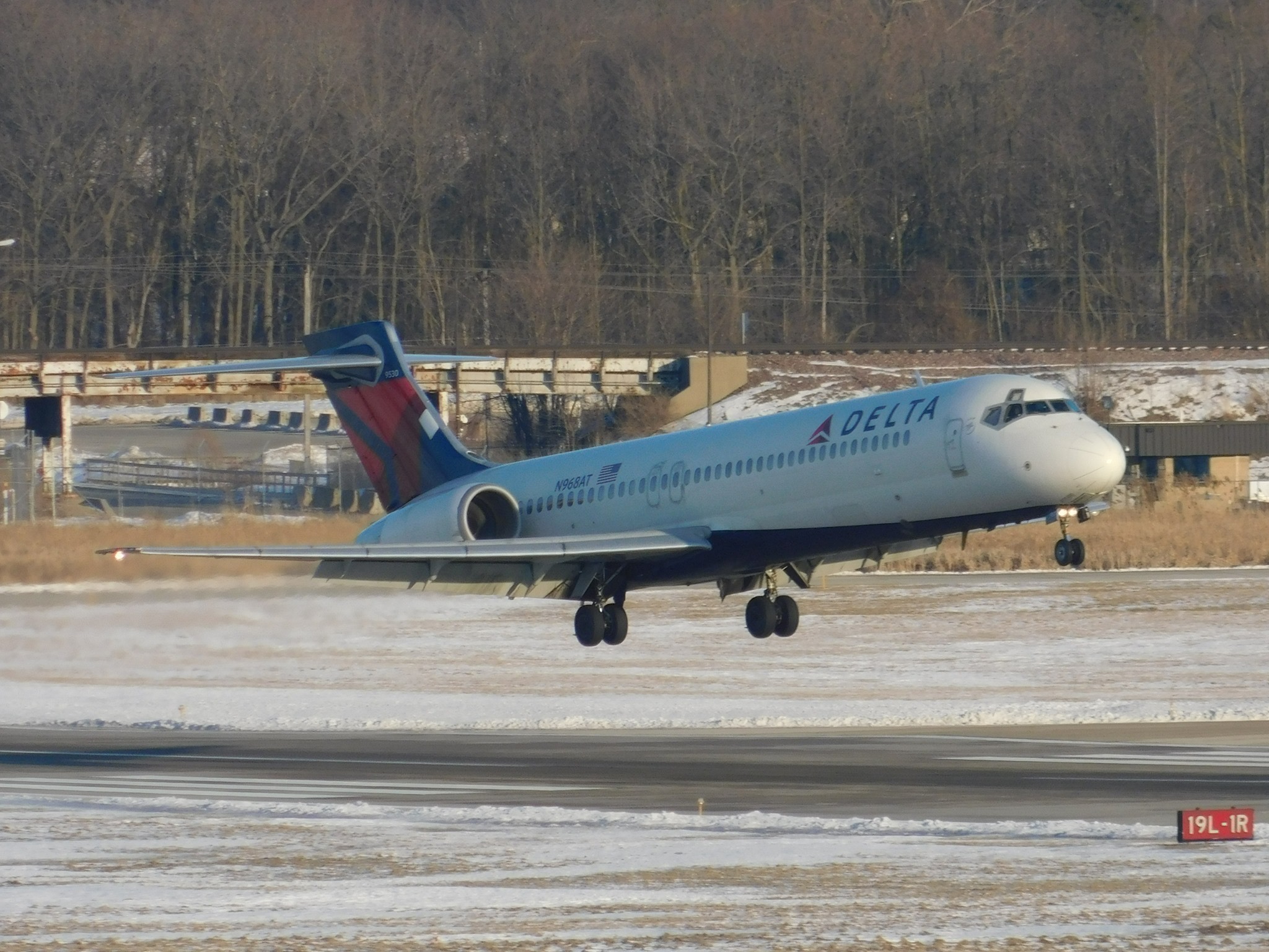 Full size: Delta Airlines Boeing 717-200 N968AT at General Mitchell International Airport