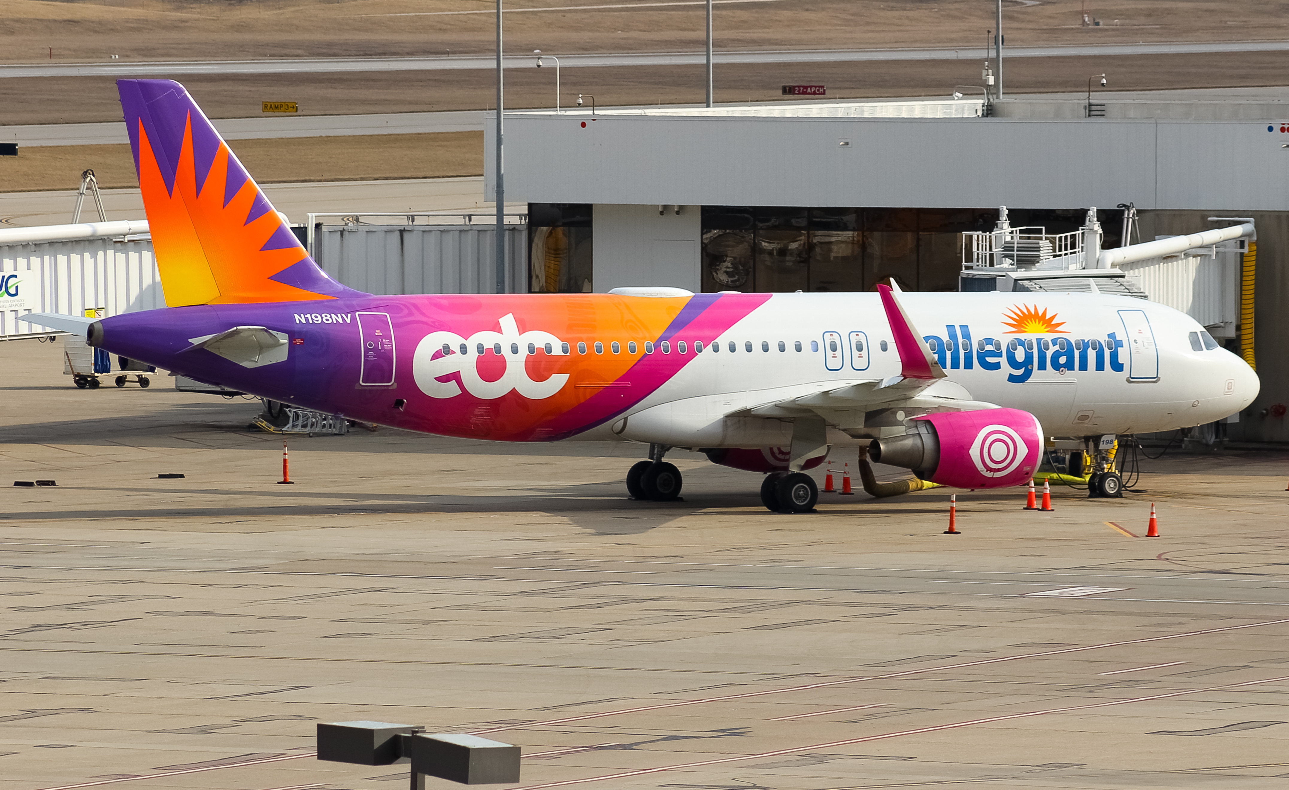 Full size: Allegiant Air Airbus A320 N198NV at Cincinnati/Northern Kentucky International Airport