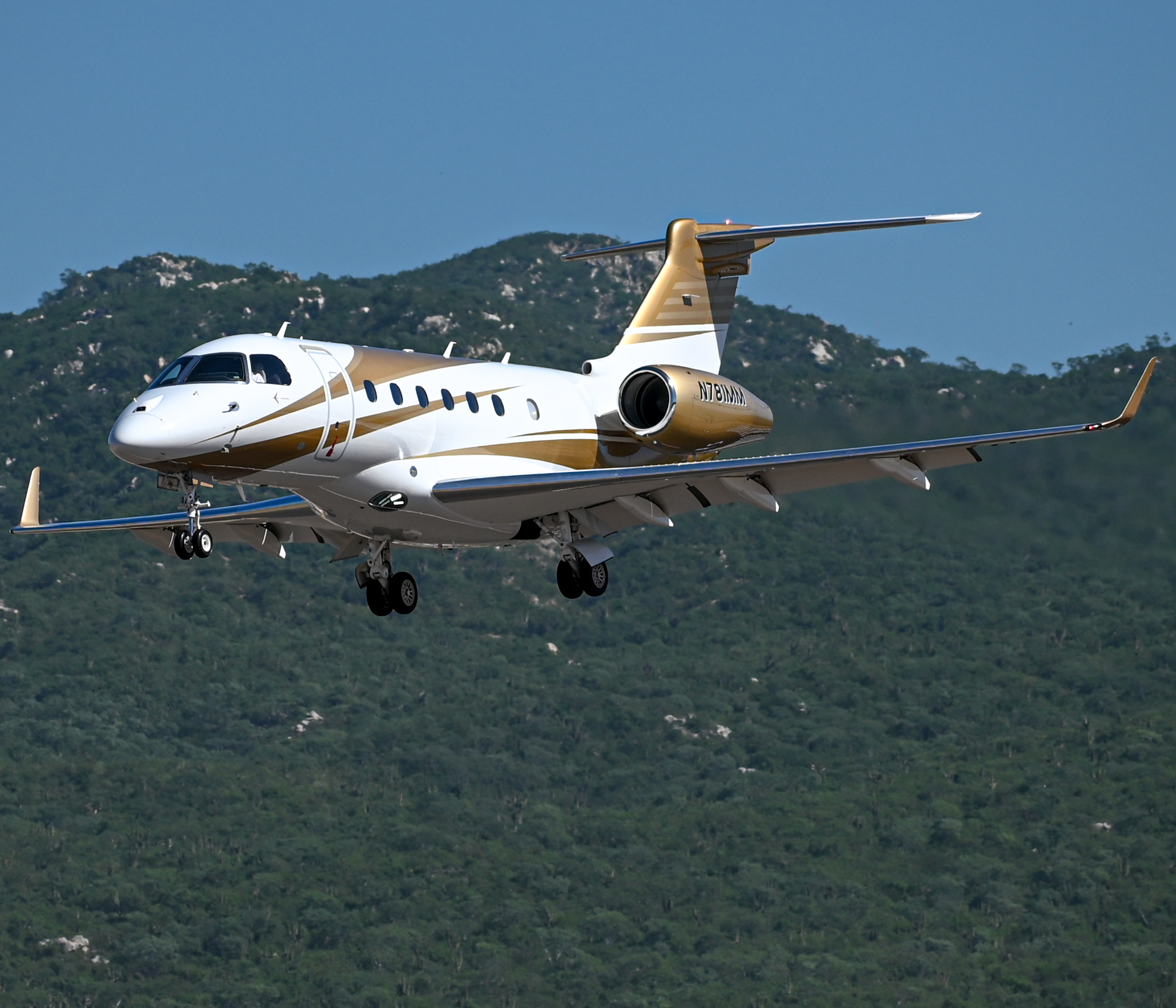 Full size: PRIVATE Embraer 550 N781MM at Aeropuerto de Cabo San Lucas Internacional