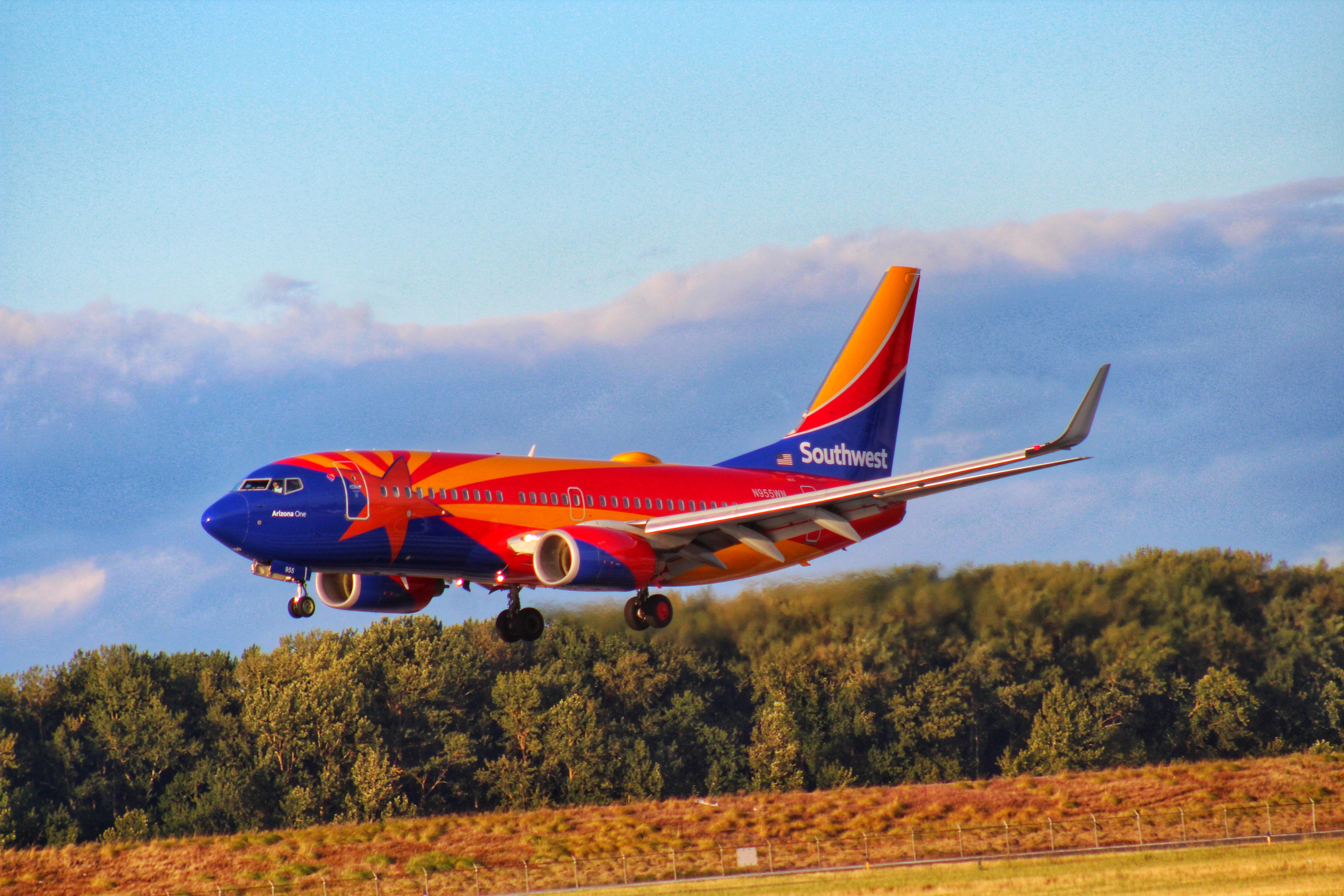 Full size: Southwest Airlines Boeing 737-700 N955WN at Portland International Airport