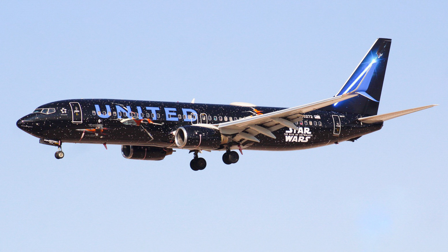 Full size: United Airlines Boeing 737-800 N36272 at Harry Reid International Airport