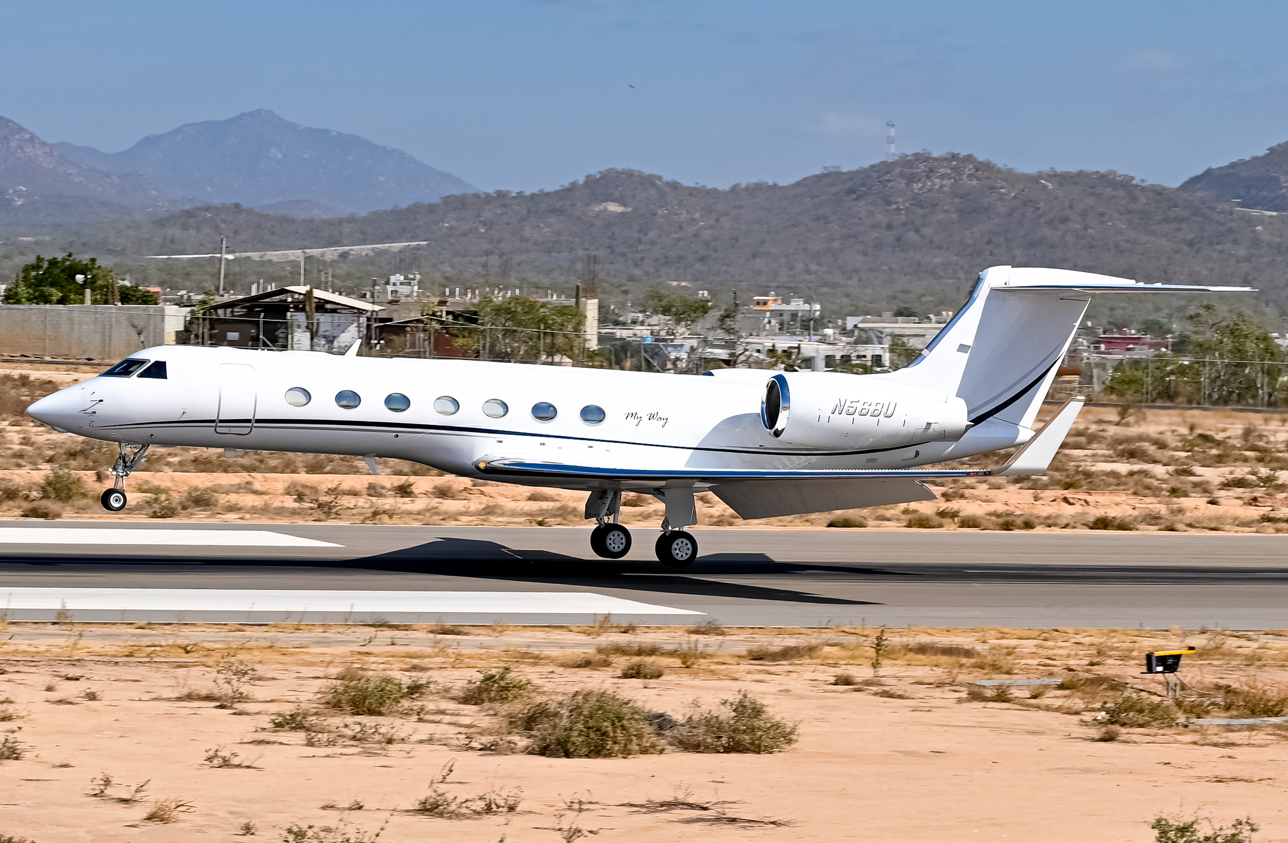 Full size: PRIVATE Gulfstream G550 N56BU at Aeropuerto de Cabo San Lucas Internacional