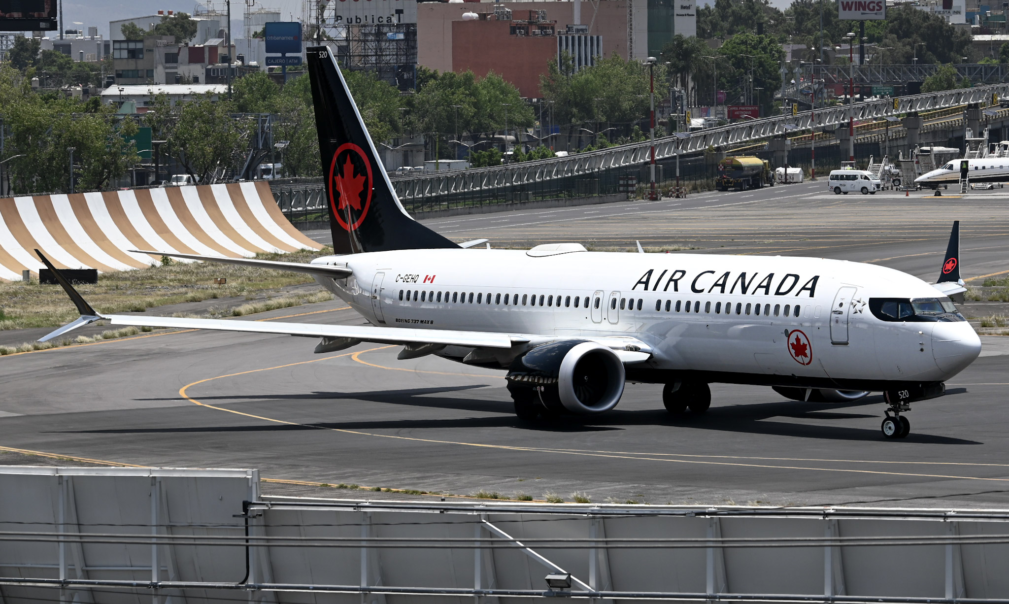 Full size: Air Canada Boeing 737 MAX 8 C-GEHQ at Mexico City International Airport
