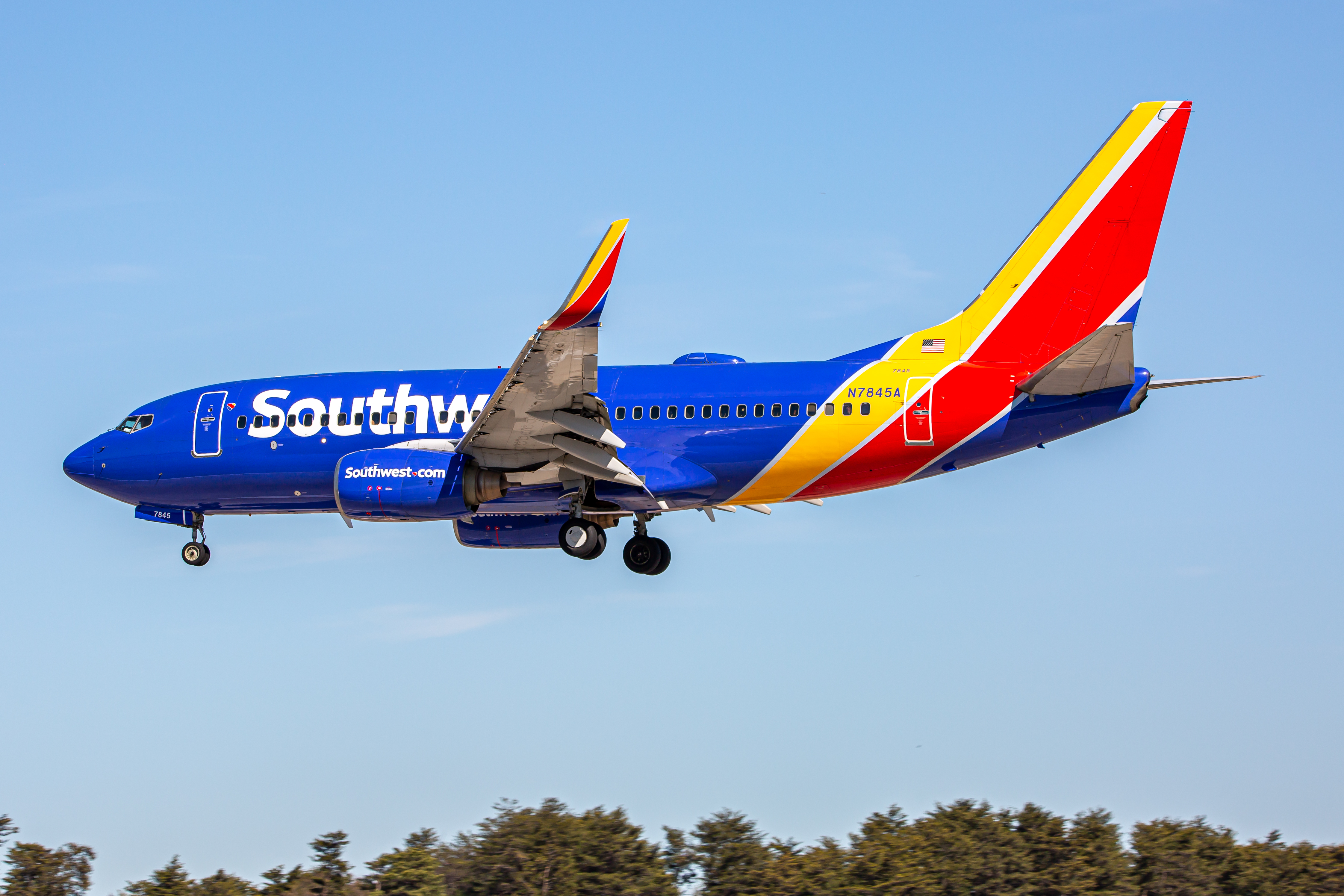 Full size: Southwest Airlines Boeing 737-700 N7845A at Baltimore/Washington International Thurgood Marshall Airport