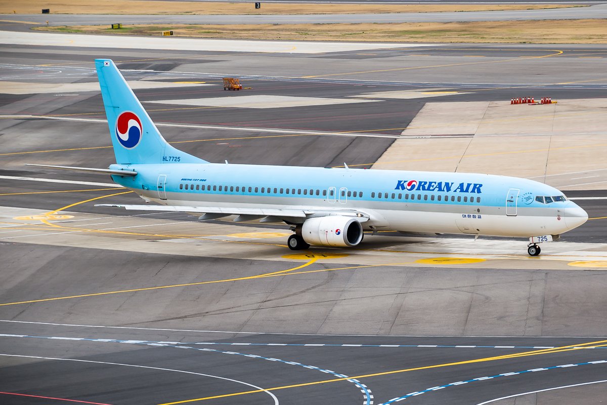 Full size: Korean Air Boeing 737-900 HL7725 at Seoul-Gimpo International Airport