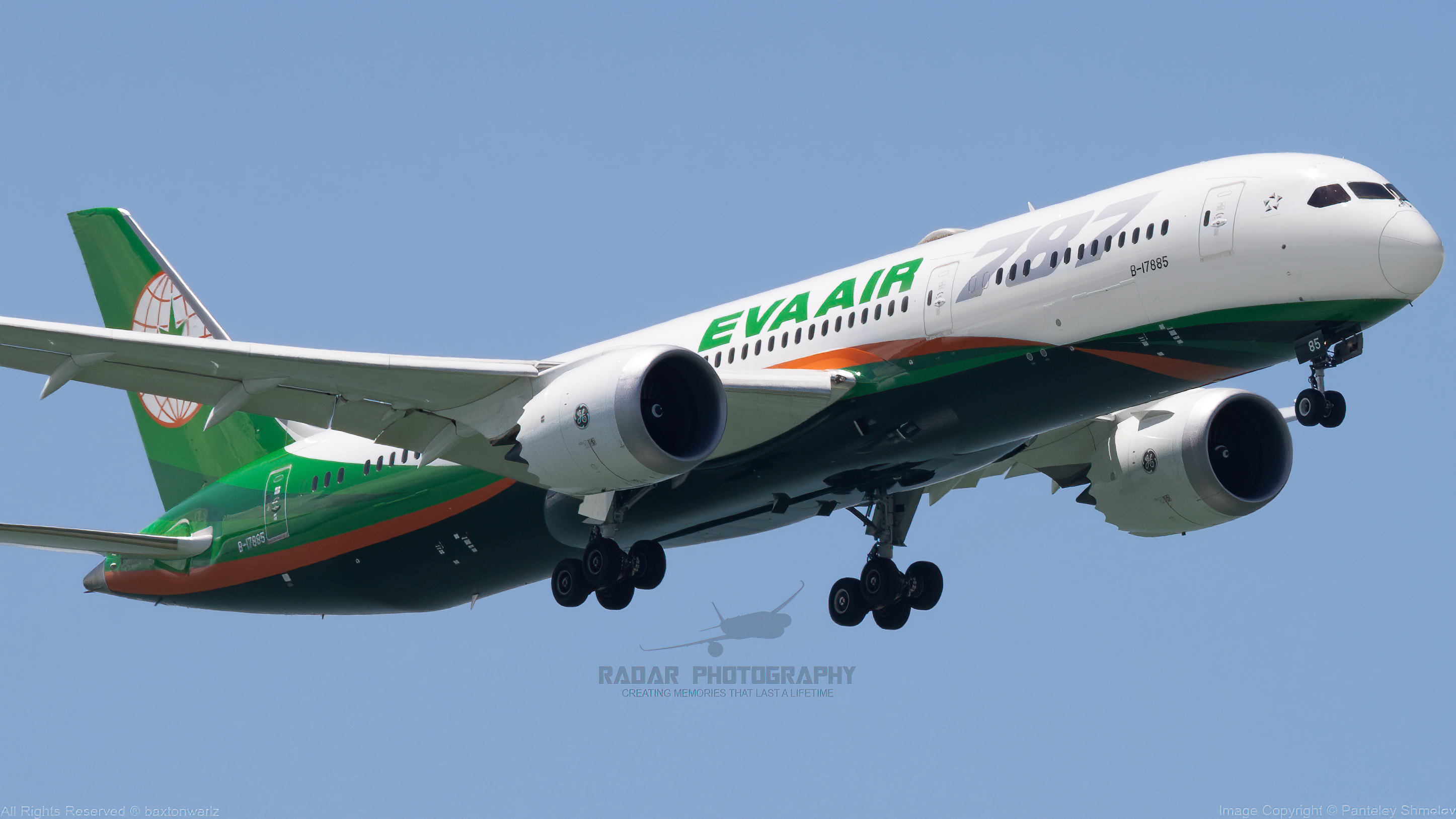 Full size: EVA Air Boeing 787-9 B-17885 at Singapore-Changi Airport