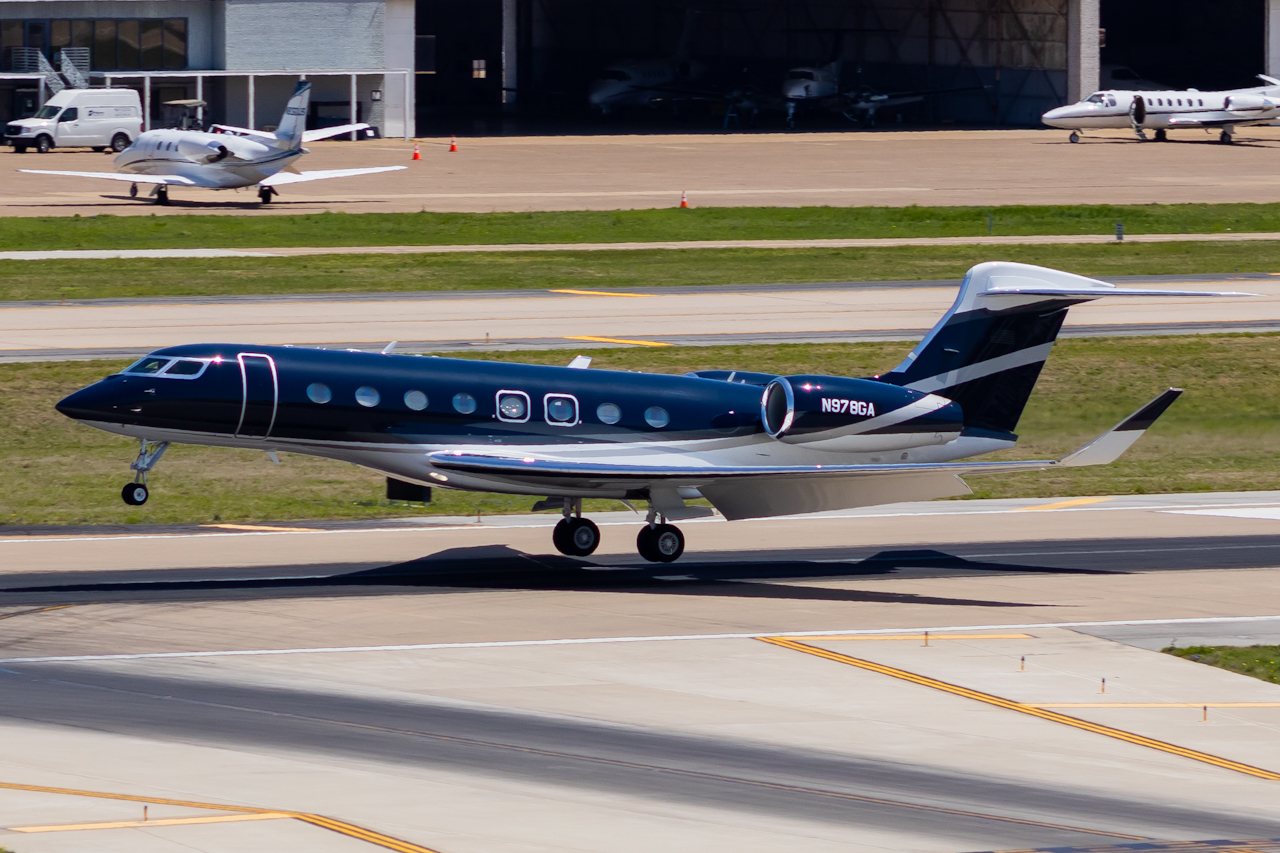 Full size: PRIVATE Gulfstream G650 N978GA at Dallas Love Field Airport