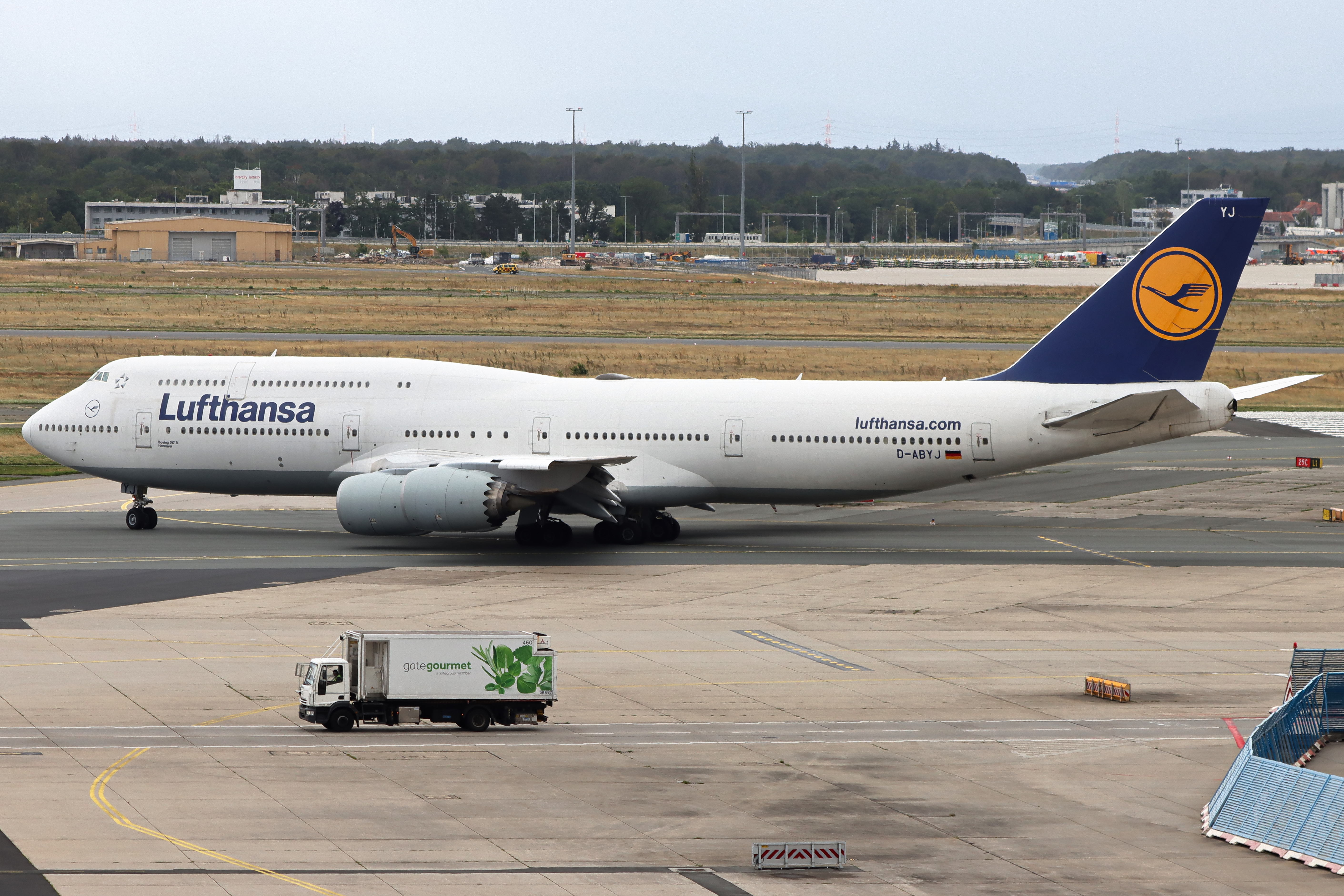 Full size: Lufthansa  Boeing 747-8i D-ABYJ at Frankfurt International Airport