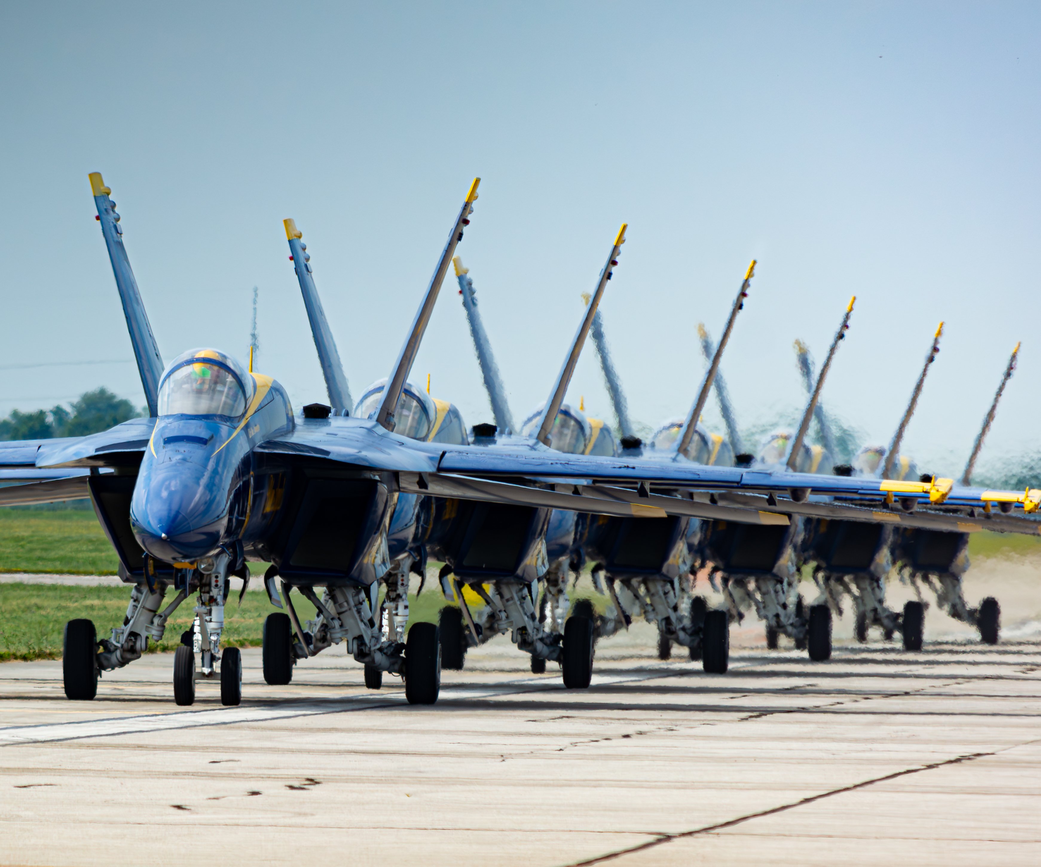 Full size: Blue Angels Boeing F/A-18E/F Super Hornet 165782 at James M Cox Dayton International Airport