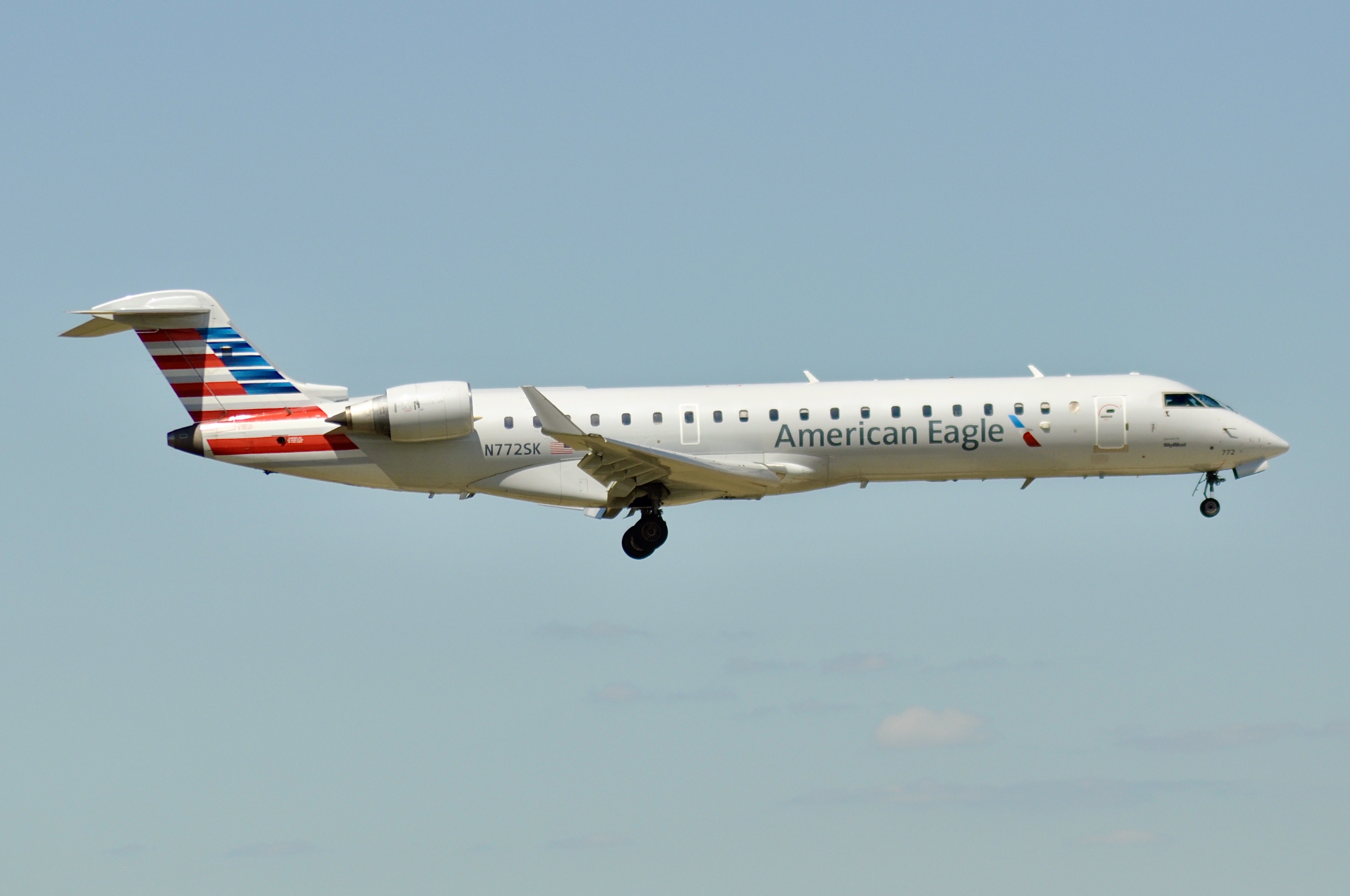 Full size: American Eagle Mitsubishi CRJ-700 N772SK at Chicago O'Hare International Airport