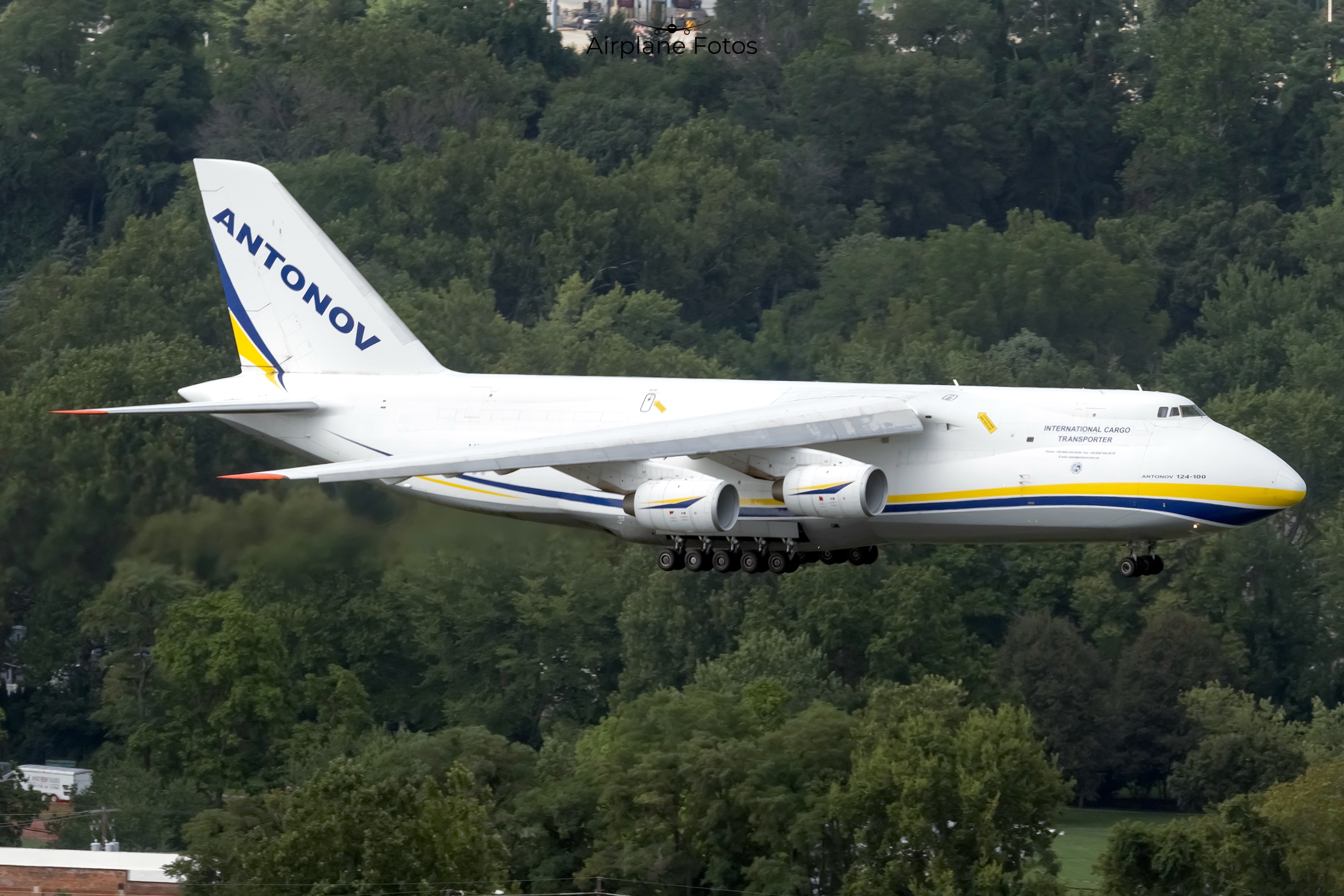 Full size: Antonov Antonov AN-124 UR-82073 at Harrisburg International Airport