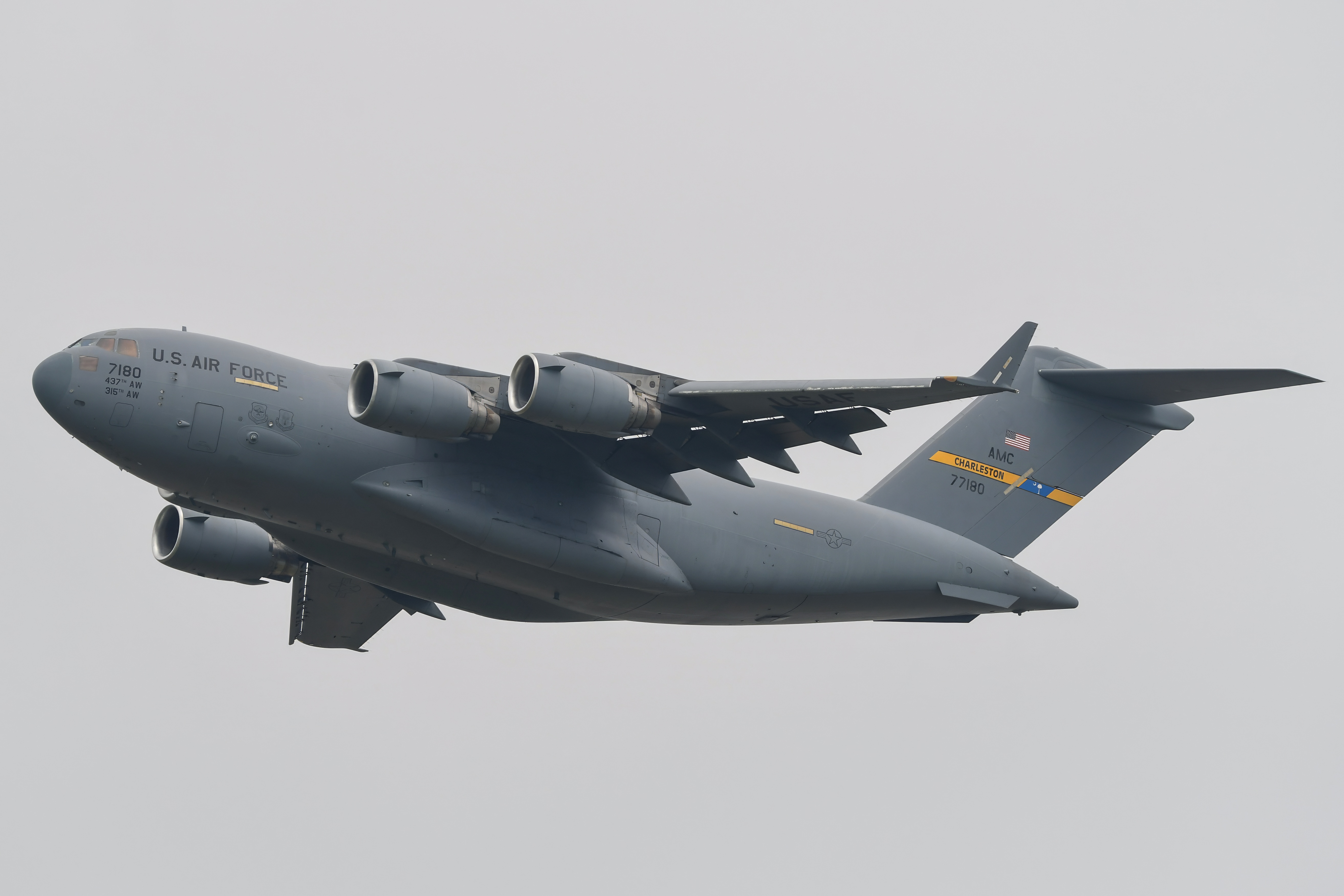 Full size: USAF - United States Air Force Boeing C-17 Globemaster III 07-7180 at Dover Air Force Base
