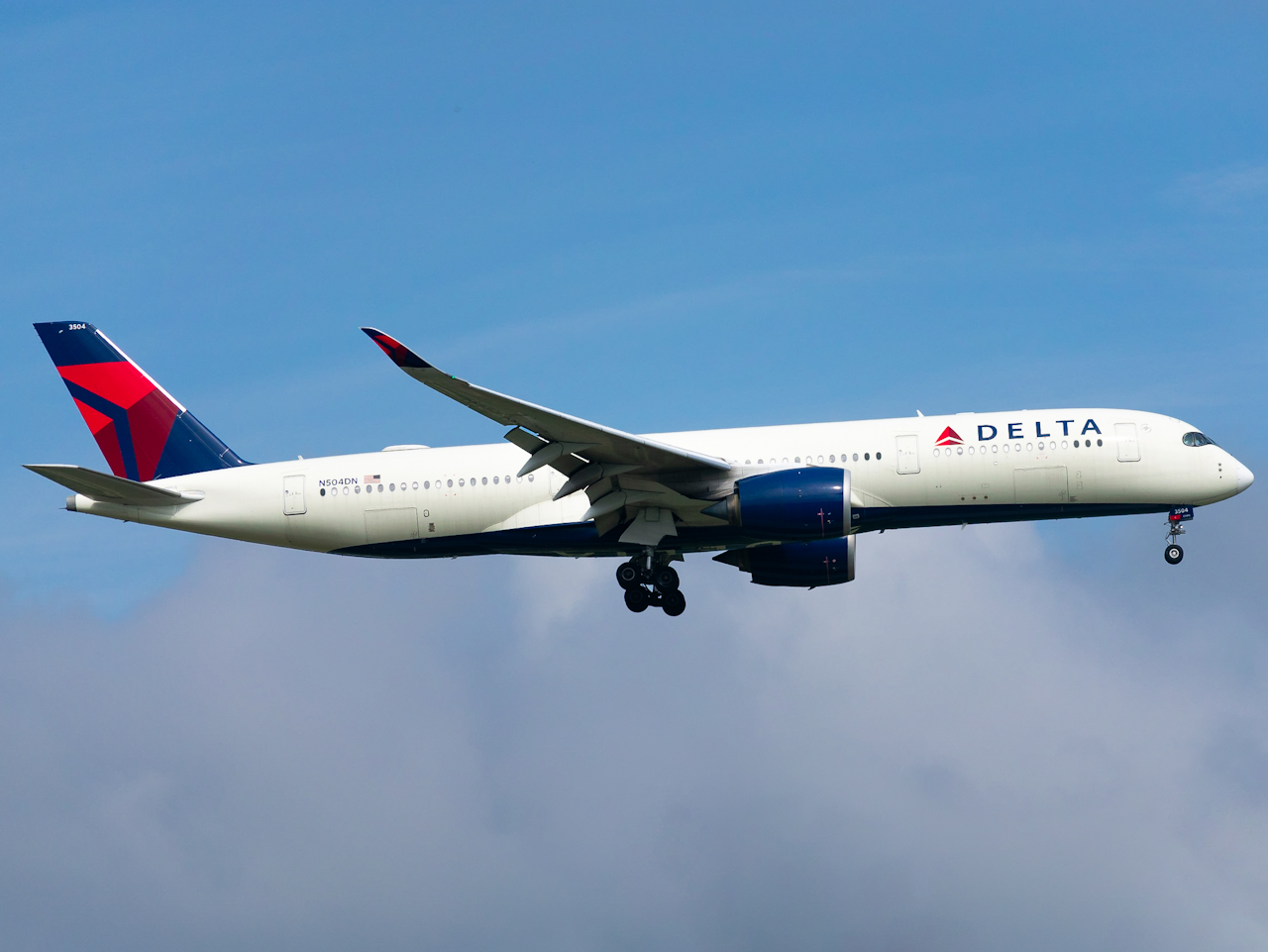 Full size: Delta Airlines Airbus A350-900 N504DN at Detroit Metro Wayne County Airport